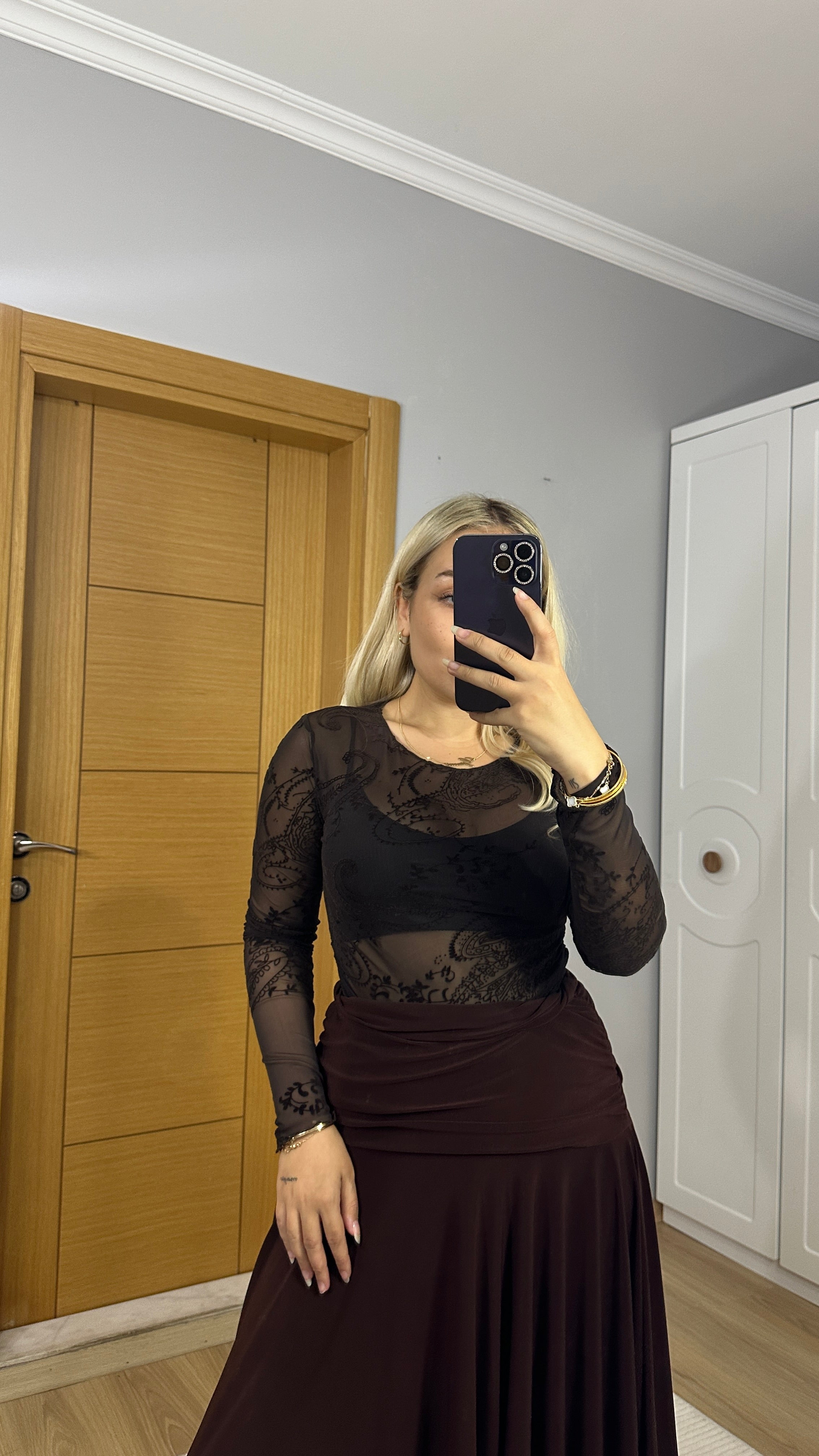 Acı kahve desenli bluz - transparan detaylı