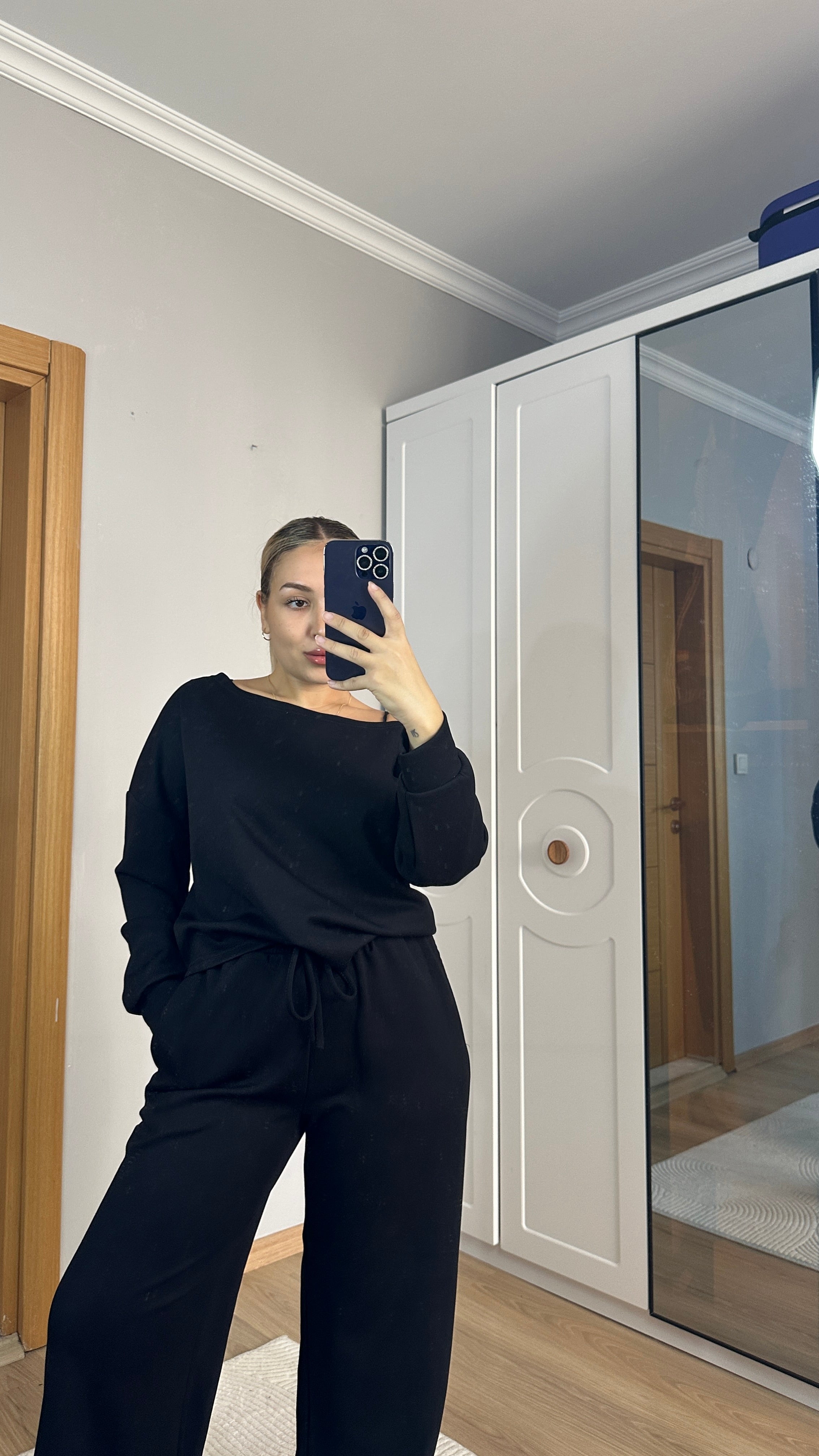 Soft- touch kumaş düşük omuz siyah takım