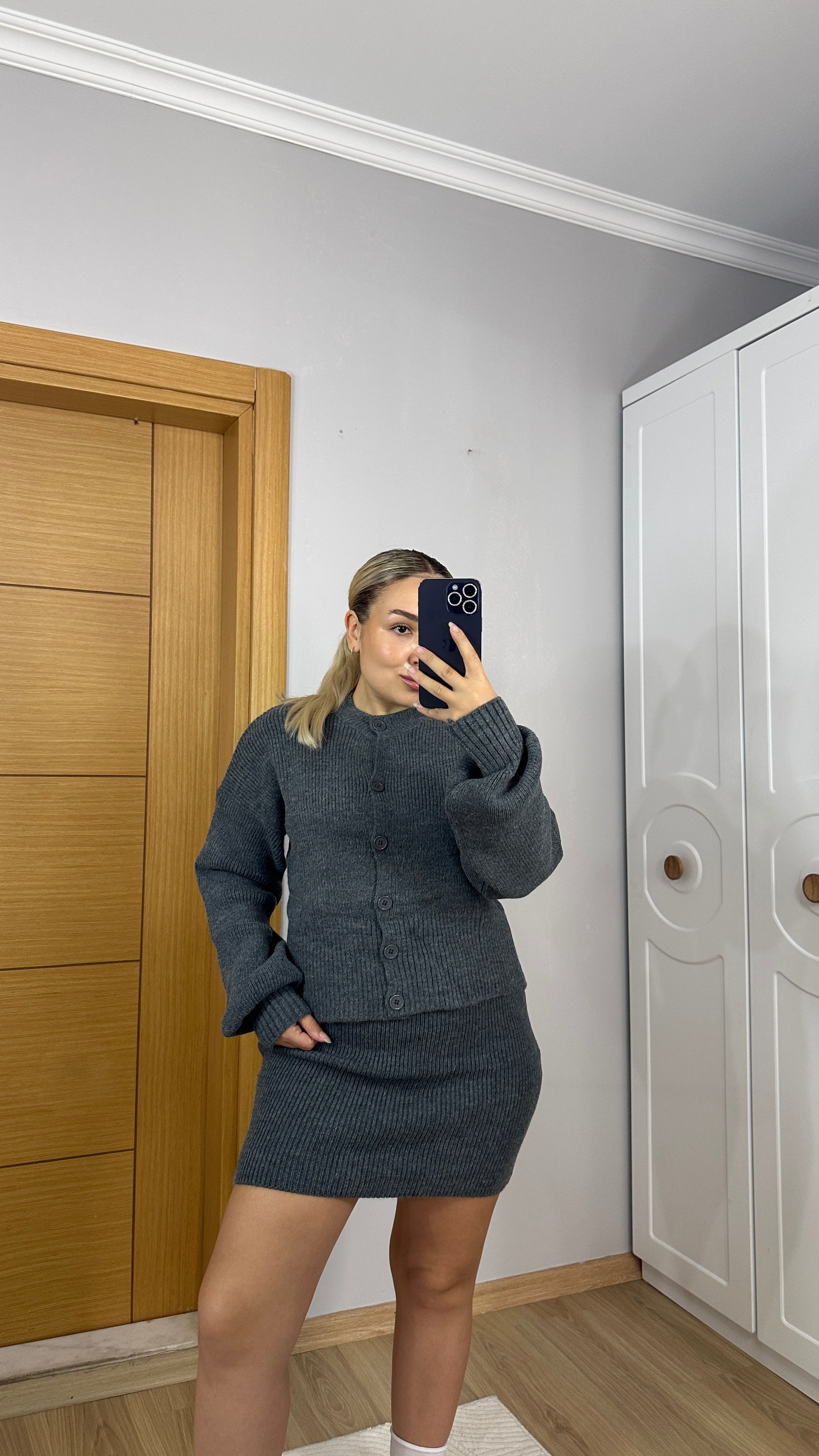 Düğmeli hırka ve etek antrasit takım