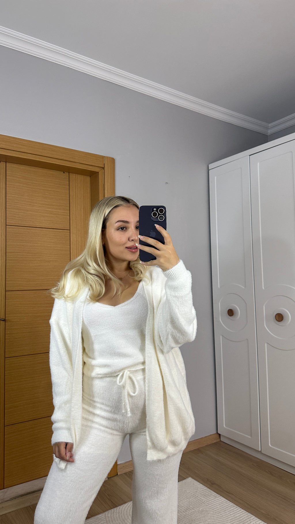 Peluş dokulu 3lü beyaz takım