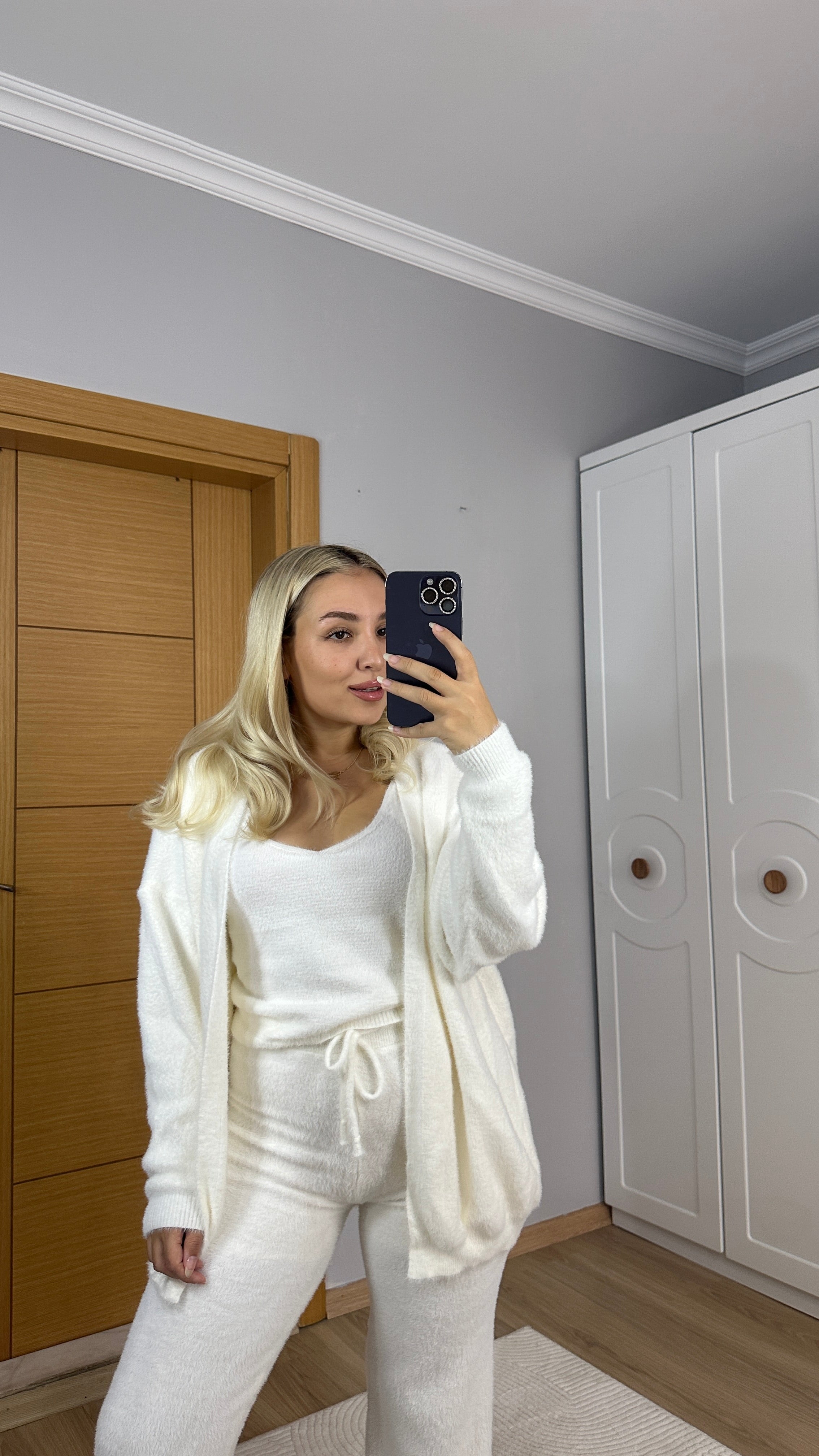 Peluş dokulu 3lü beyaz takım