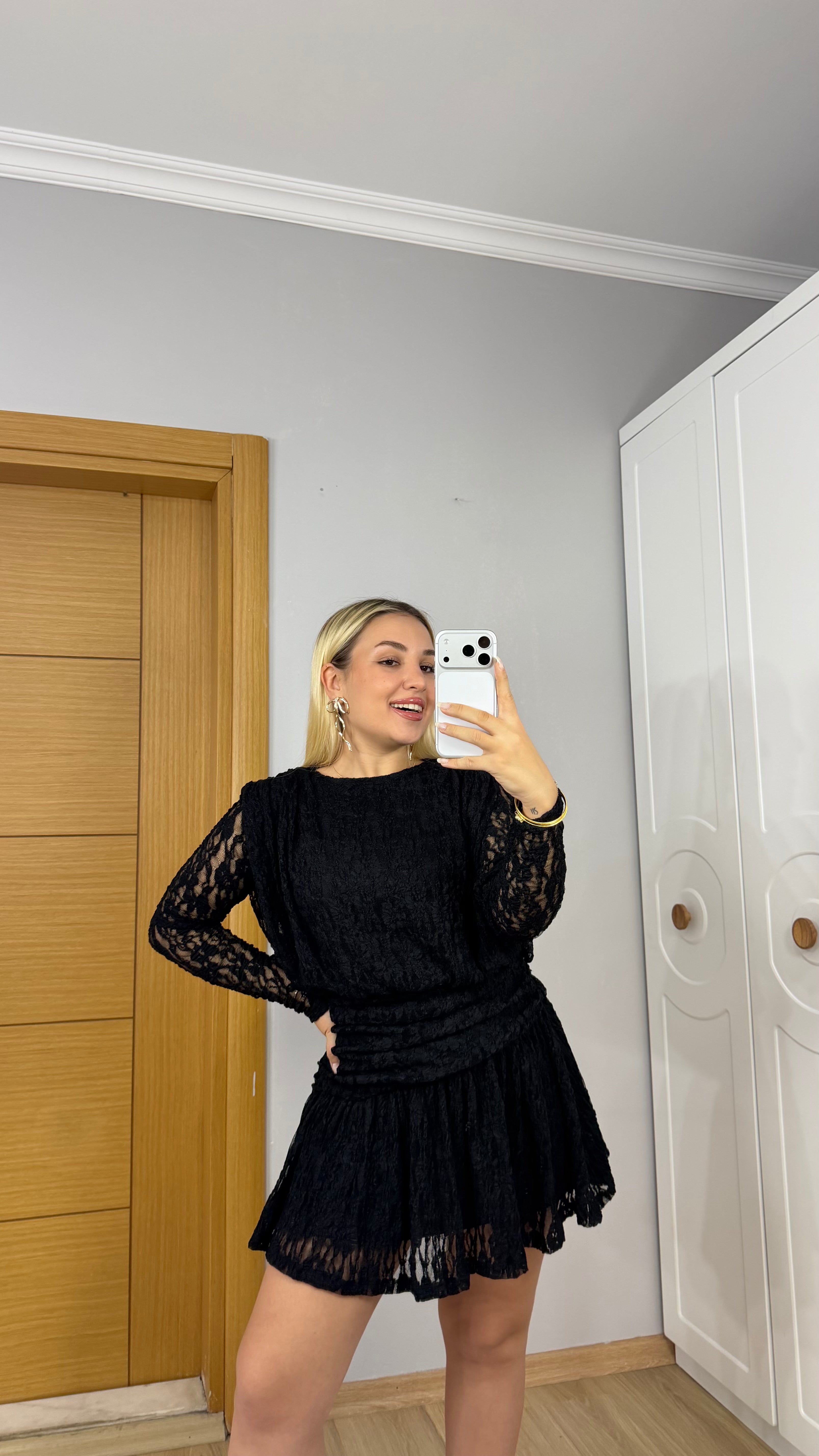 Zarif Dantelli, Bel Detaylı Elbise – Siyah