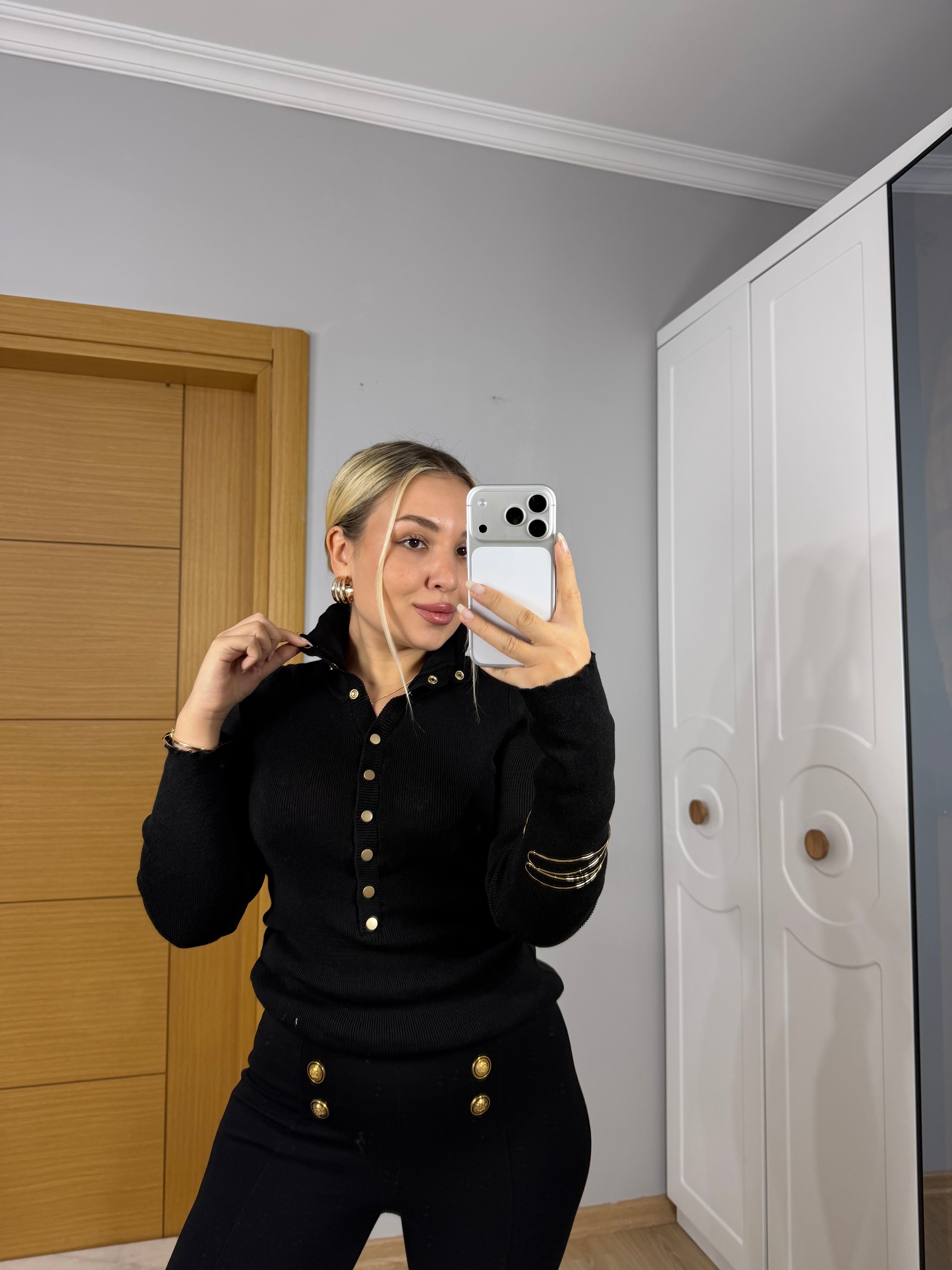 Fit Kalıp, Çıtçıt Düğmeli Şık Triko Bluz - Siyah