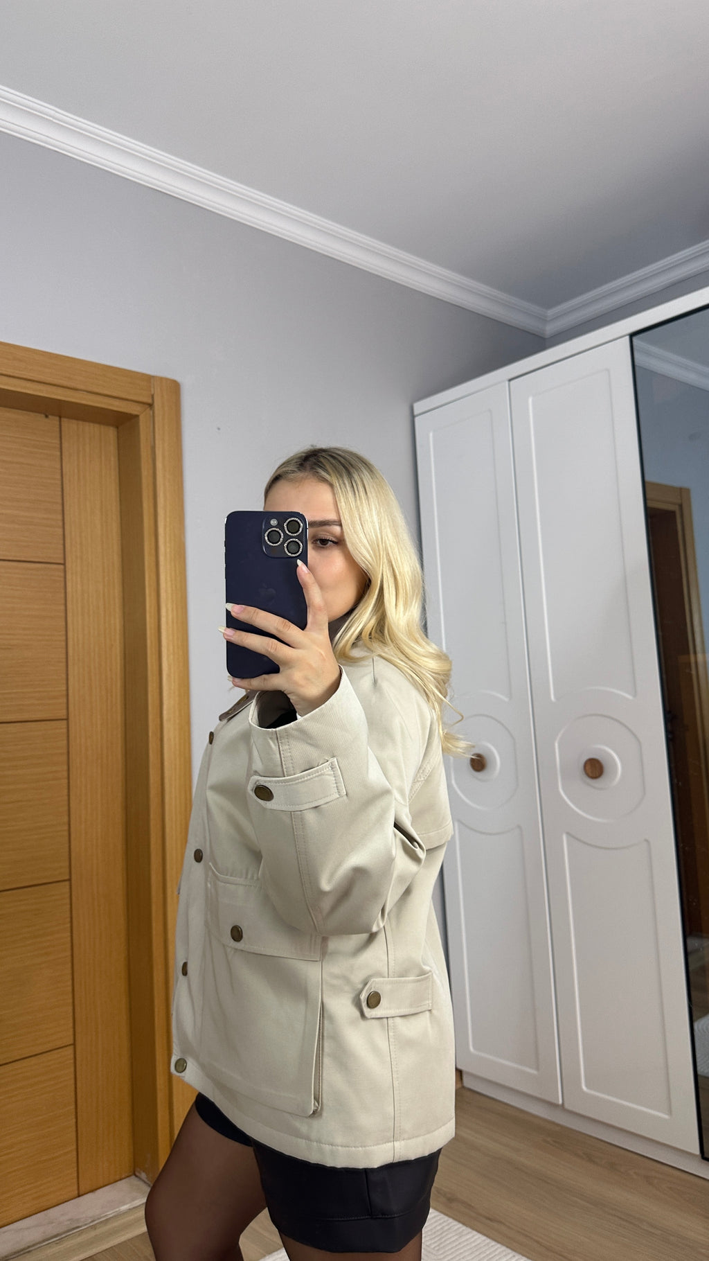 Bej içi dolgulu ceket - oversize form / kadife yaka detaylı