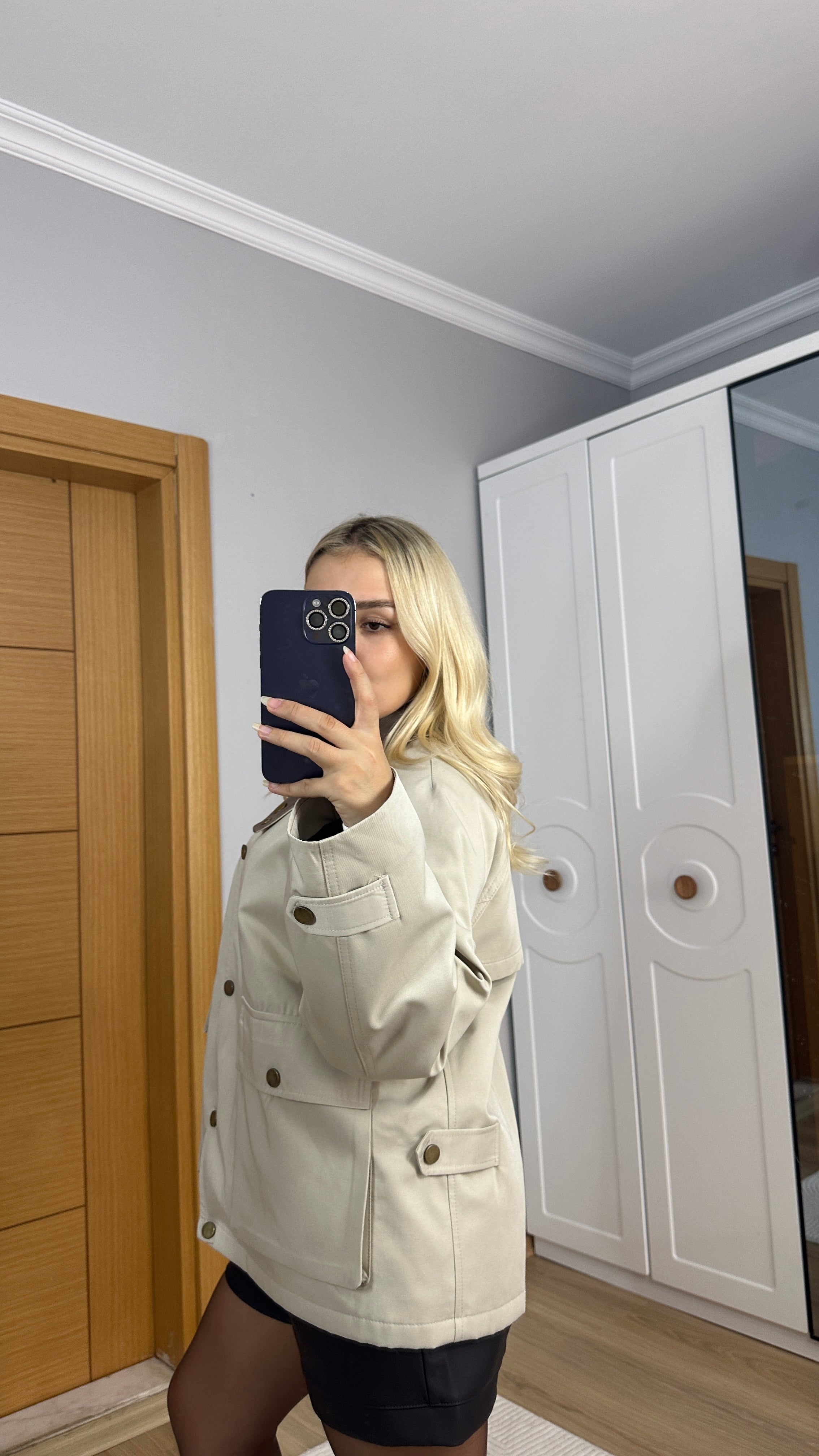 Bej içi dolgulu ceket - oversize form / kadife yaka detaylı