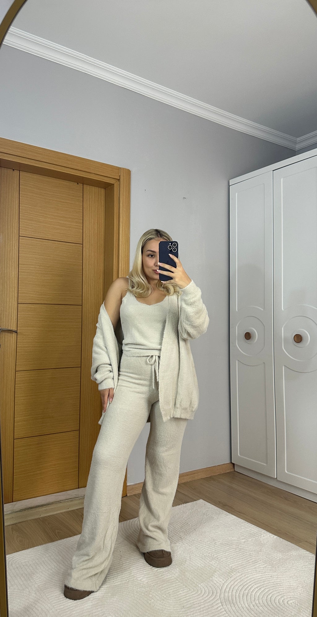 Peluş dokulu 3 lü taş rengi takım