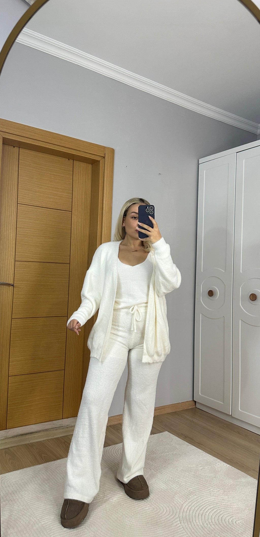 Peluş dokulu 3lü beyaz takım