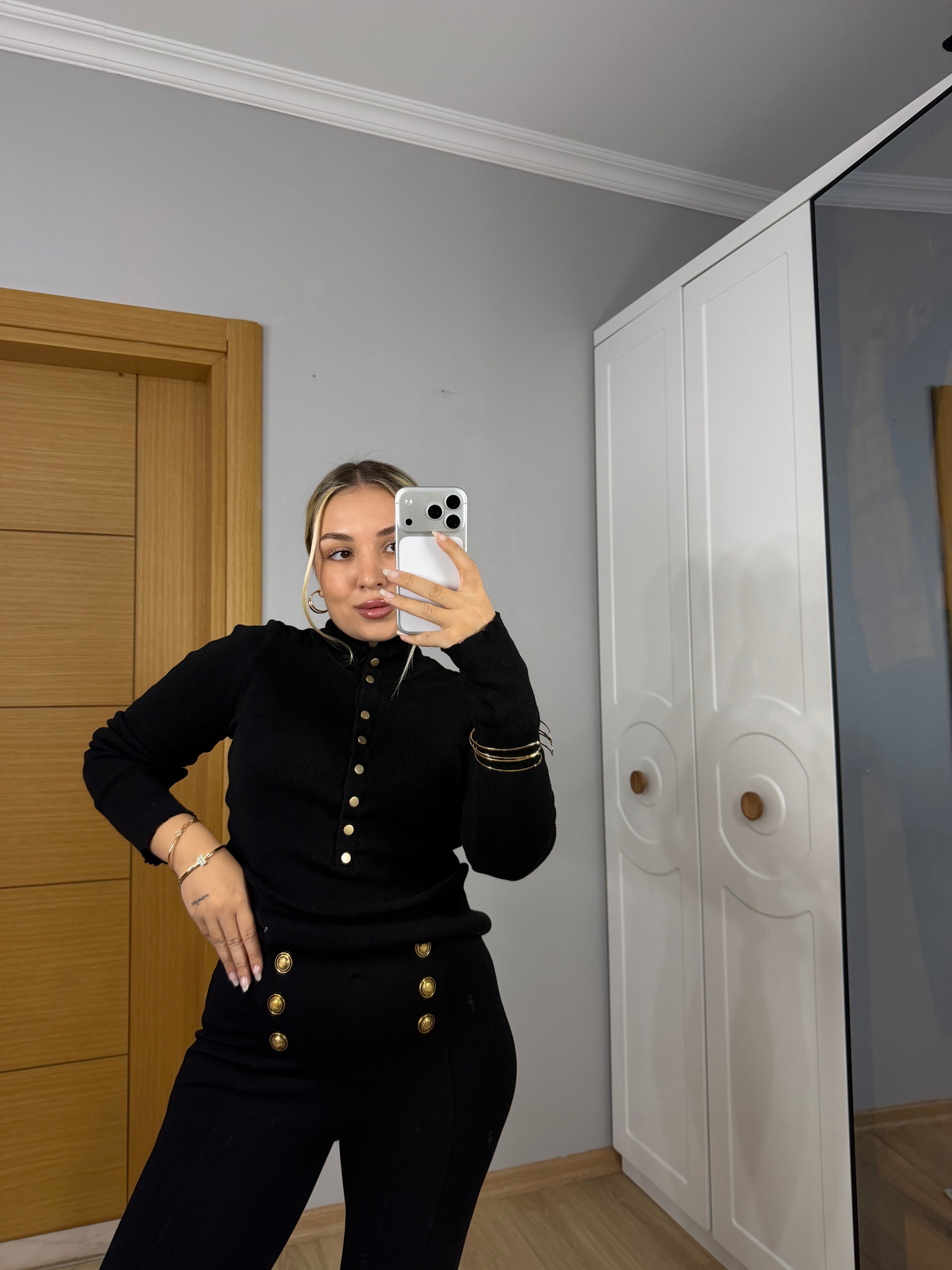 Fit Kalıp, Çıtçıt Düğmeli Şık Triko Bluz - Siyah