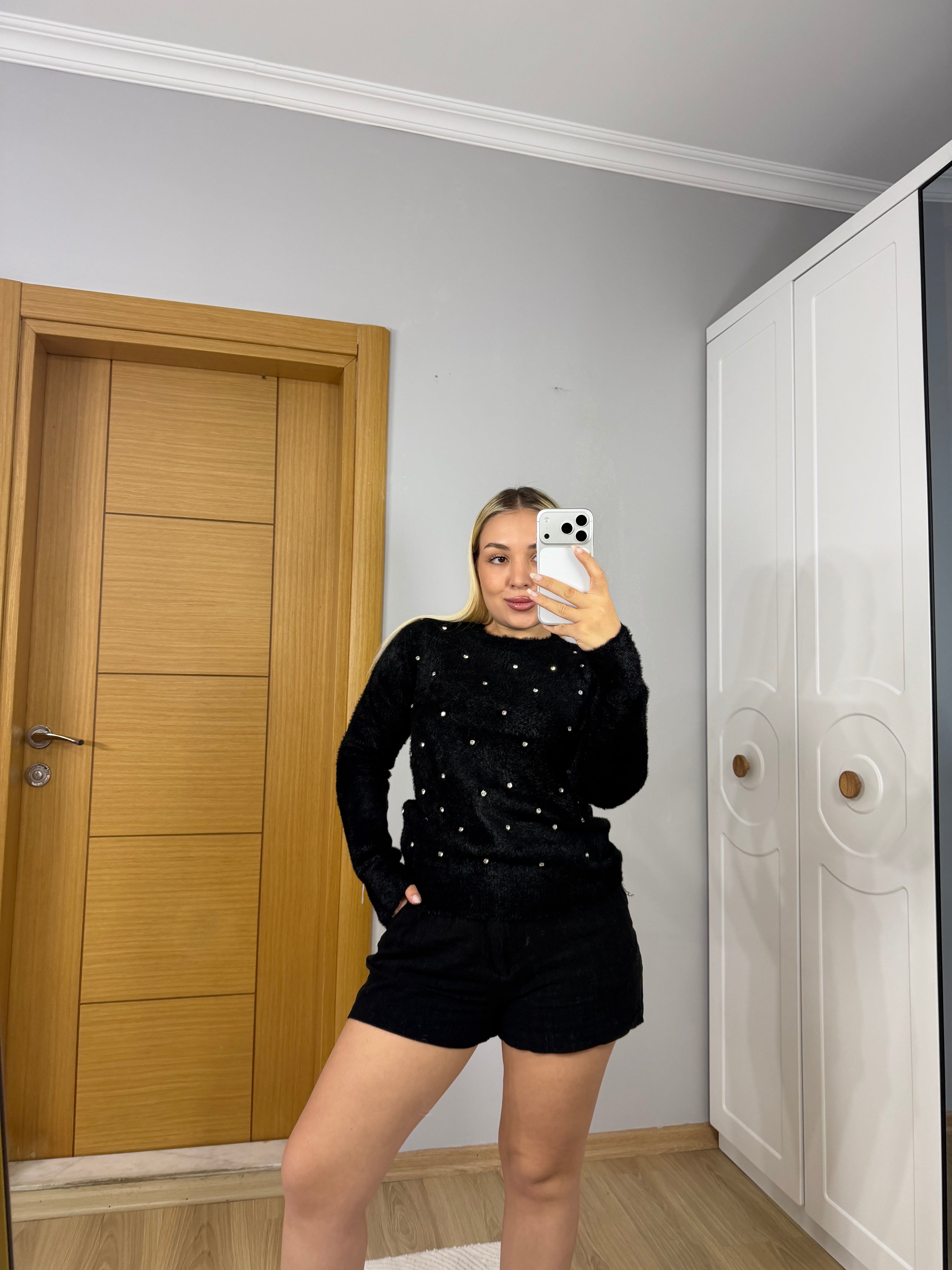 Taş Detaylı Yumoş Yumuşak Dokulu Kazak – siyah