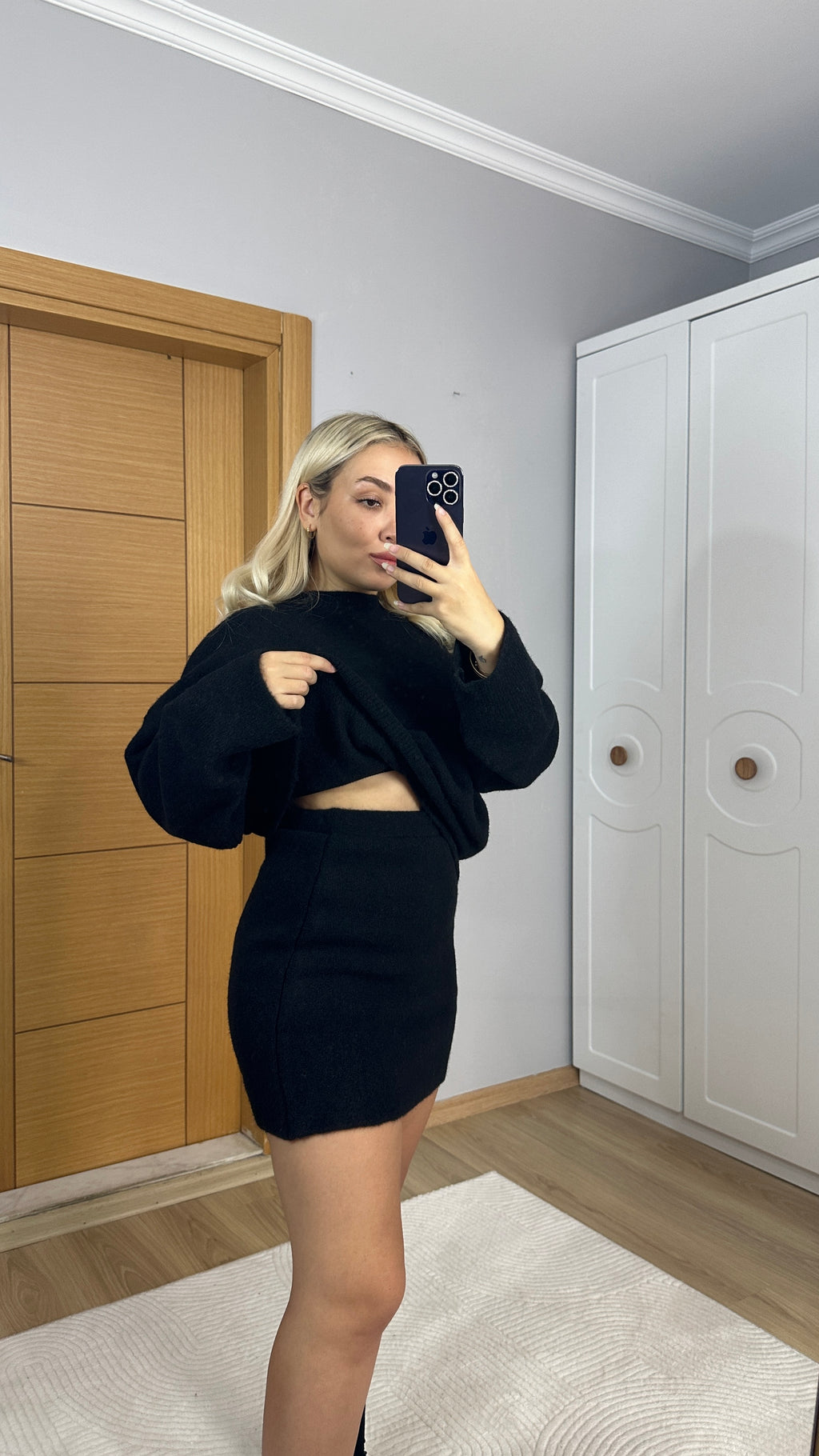 Peluş dokulu siyah etek takım