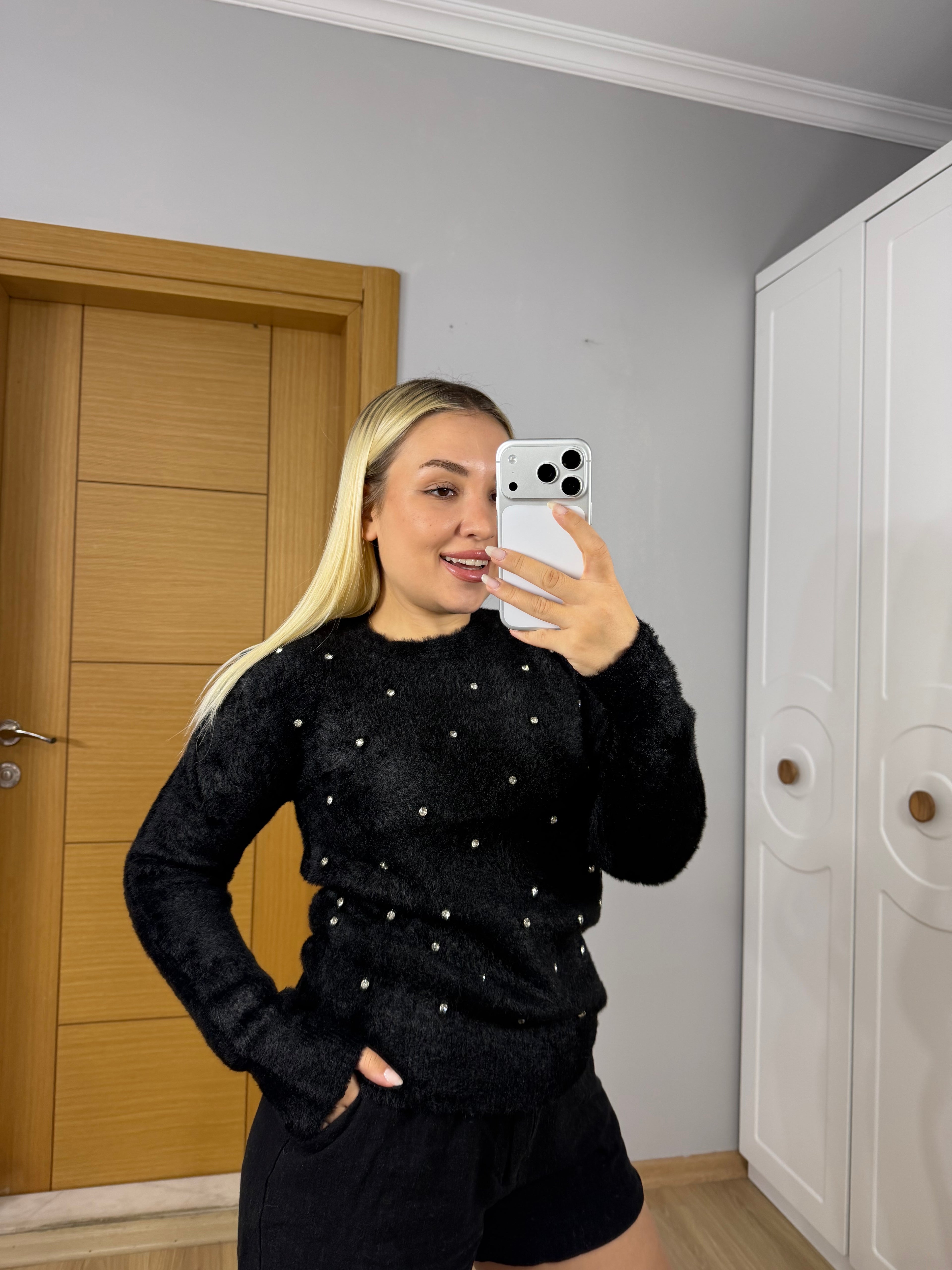 Taş Detaylı Yumoş Yumuşak Dokulu Kazak – siyah