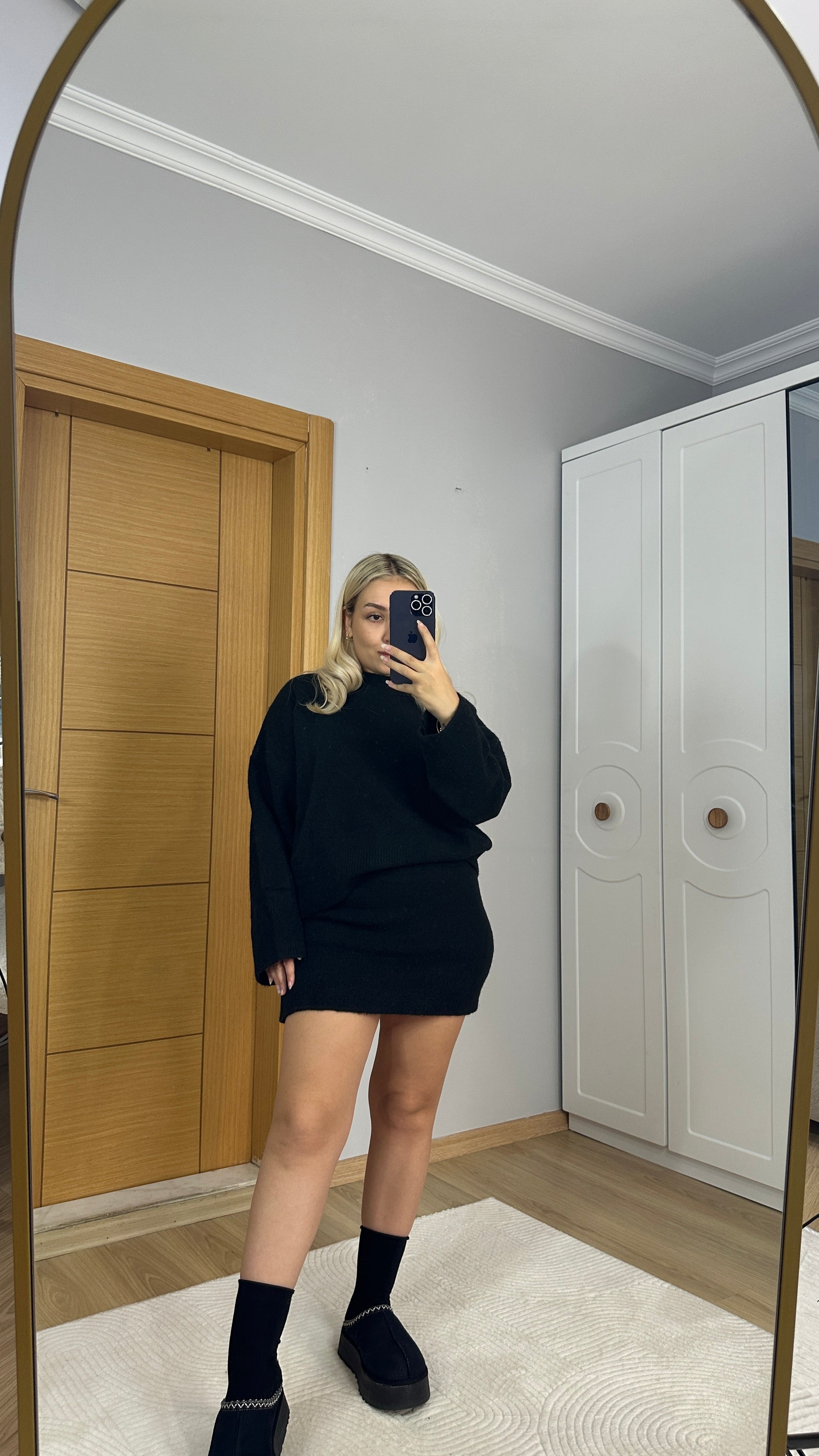 Peluş dokulu siyah etek takım