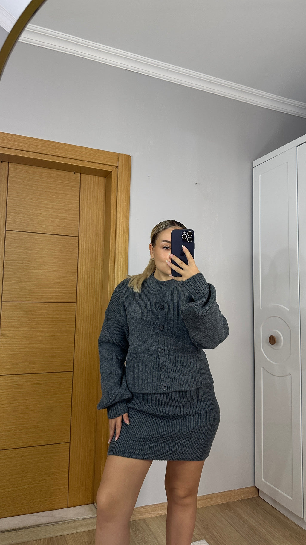 Düğmeli hırka ve etek antrasit takım