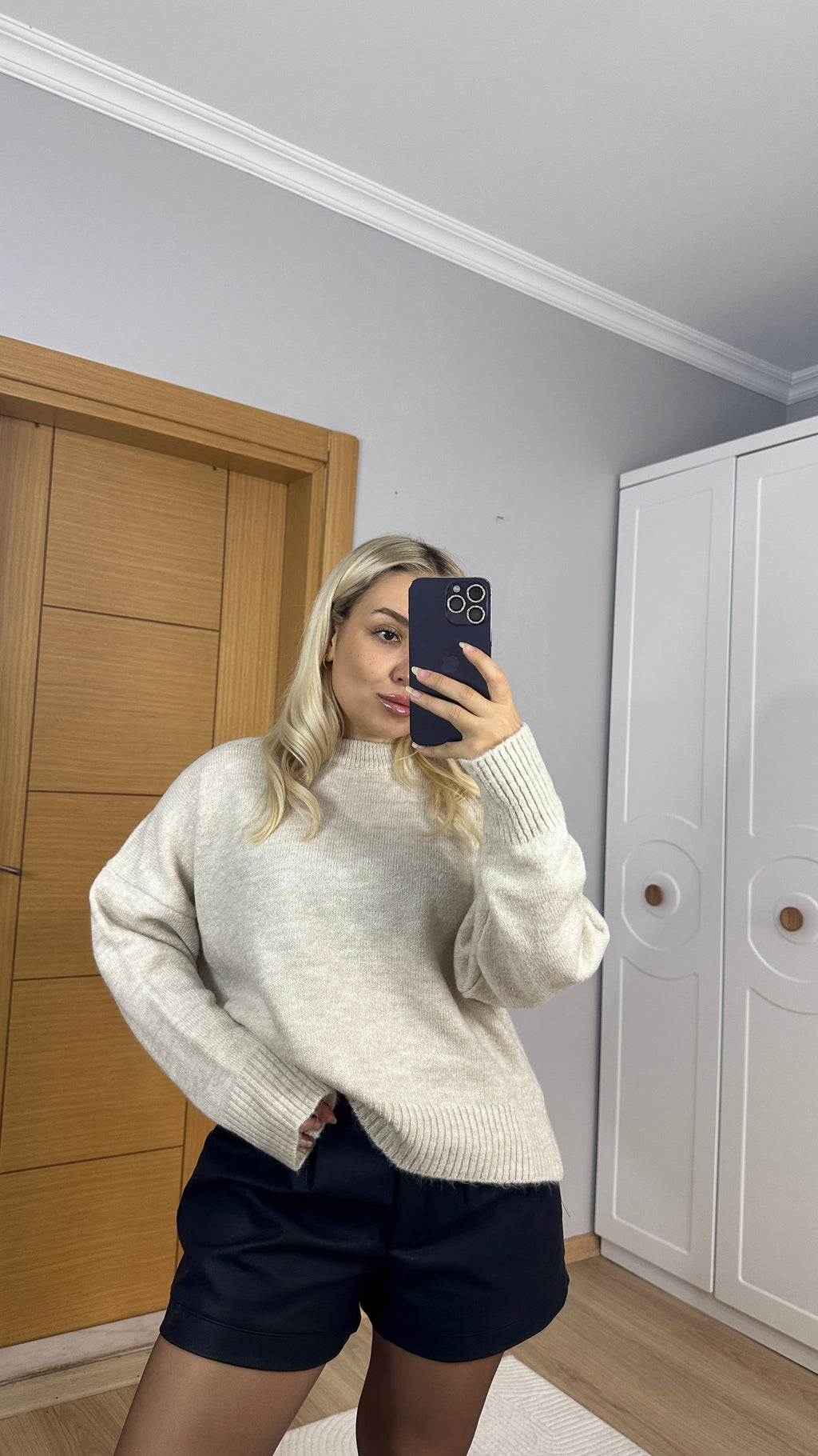 Krem bisiklet yaka yumoş dokulu kazak