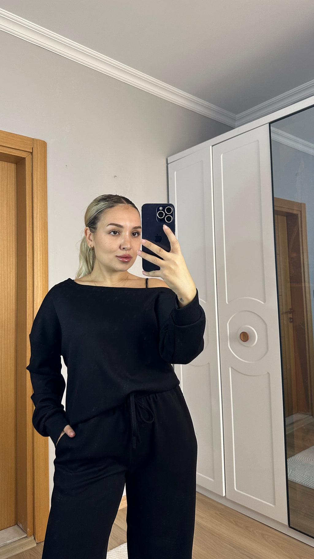 Soft- touch kumaş düşük omuz siyah takım