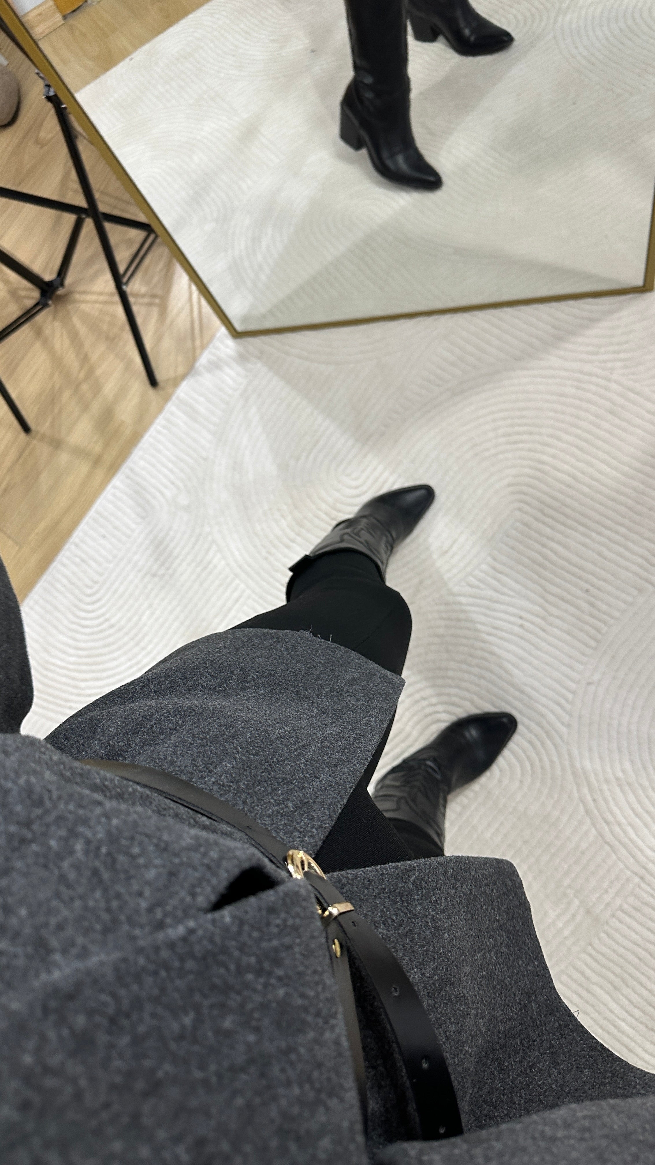 Gold düğme ve kemer detaylı gri panço