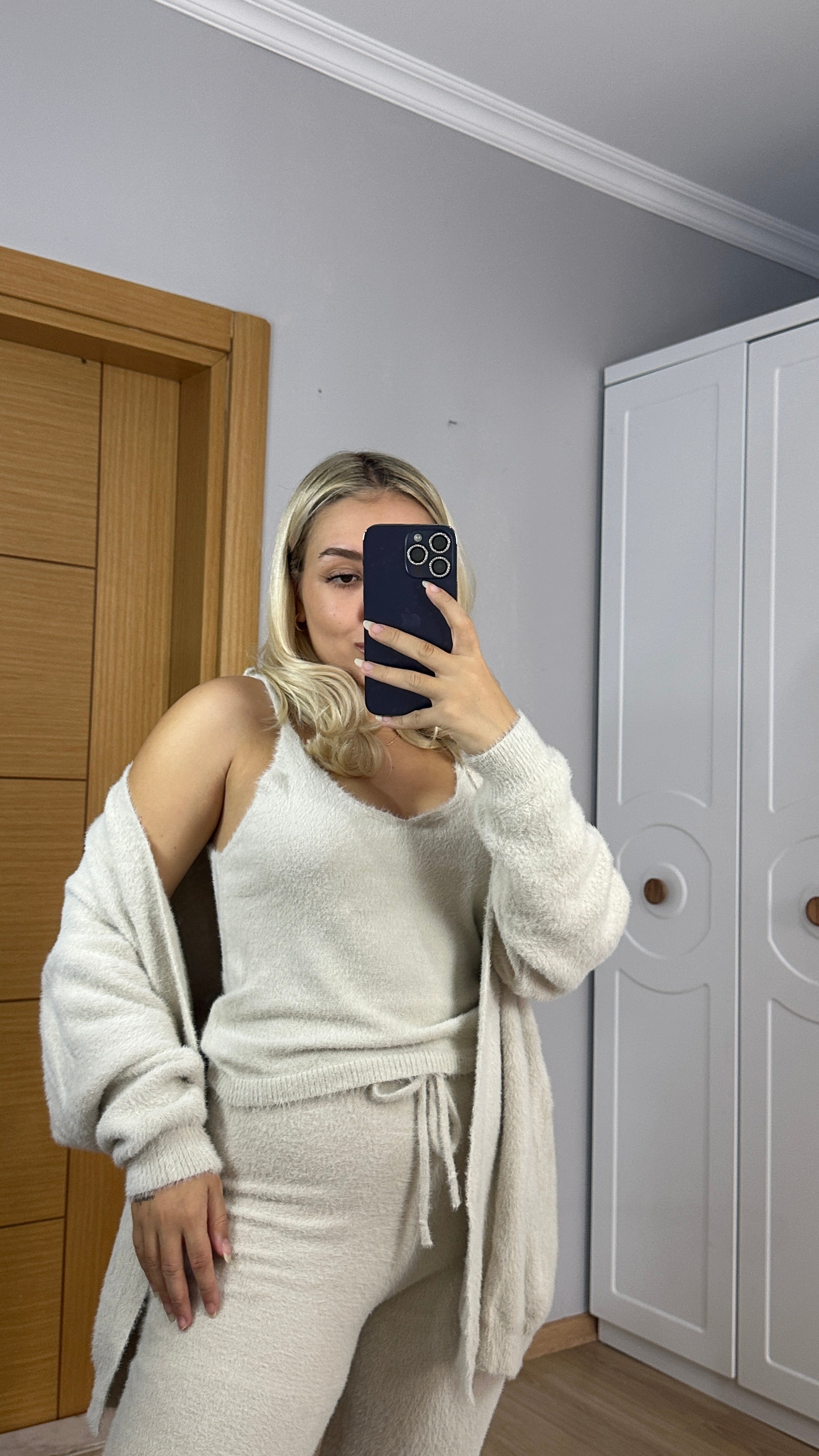 Peluş dokulu 3 lü taş rengi takım