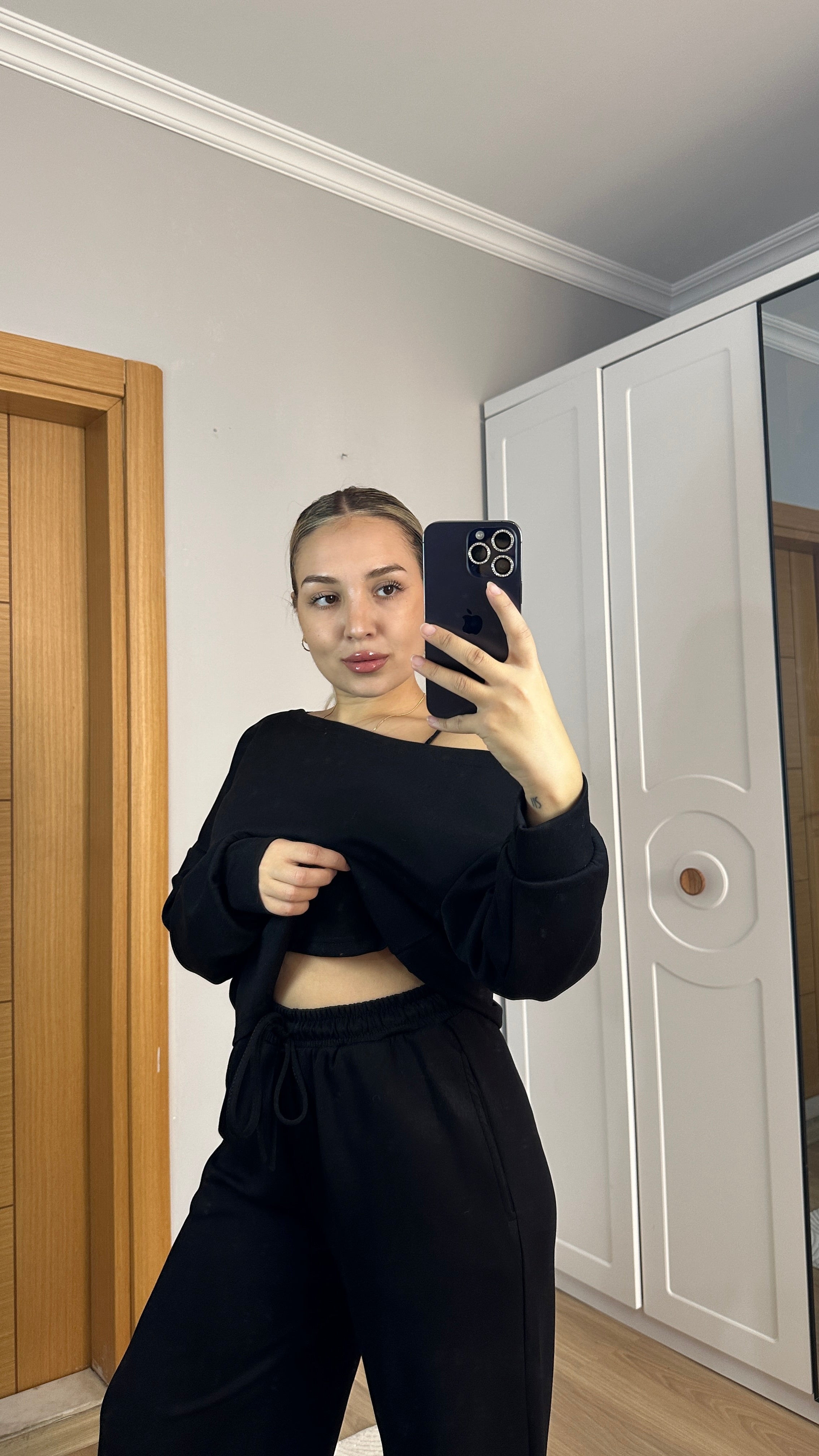 Soft- touch kumaş düşük omuz siyah takım