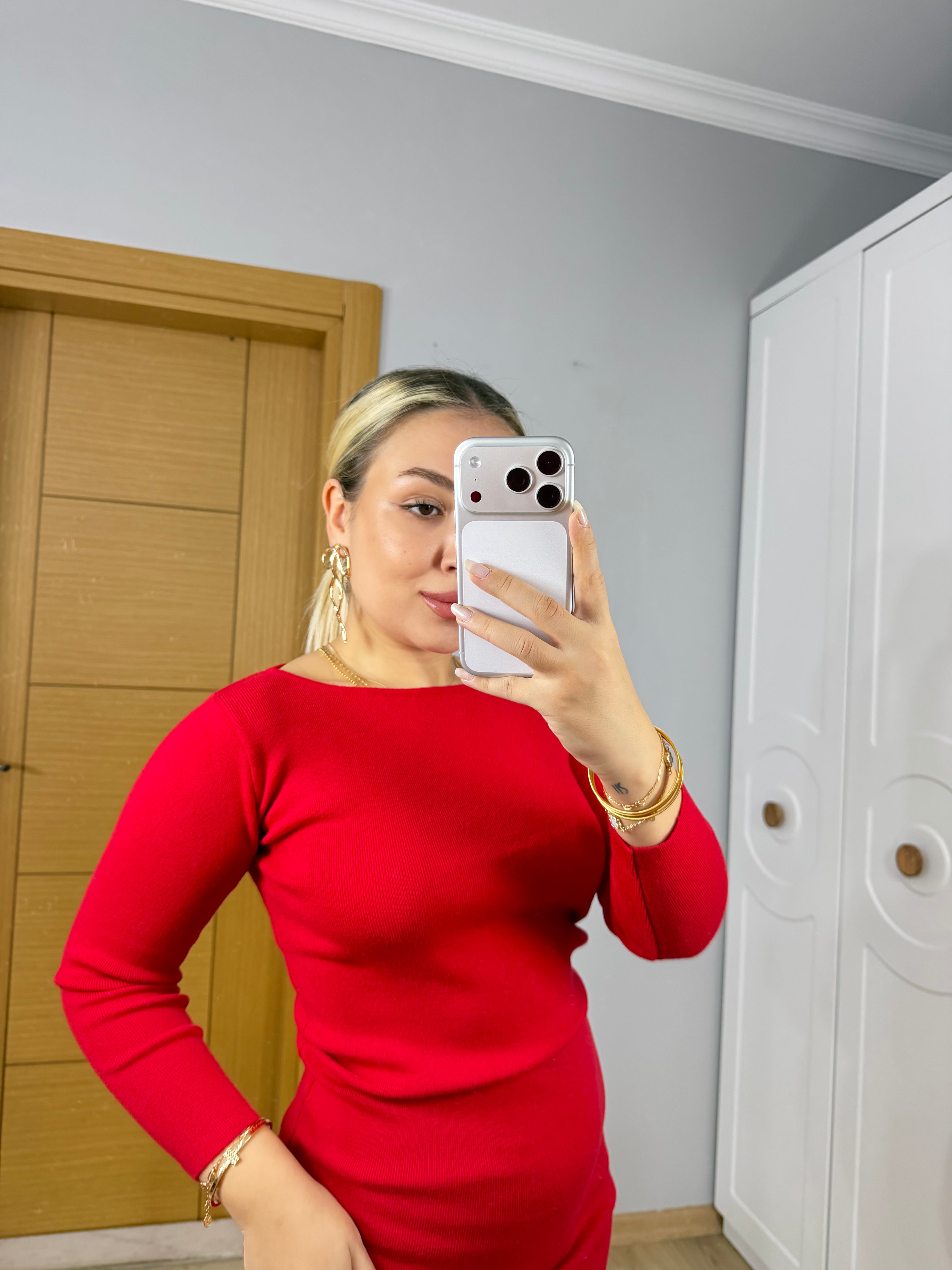 Vücuda Oturan Sırt Detaylı Mini Elbise – Kırmızı