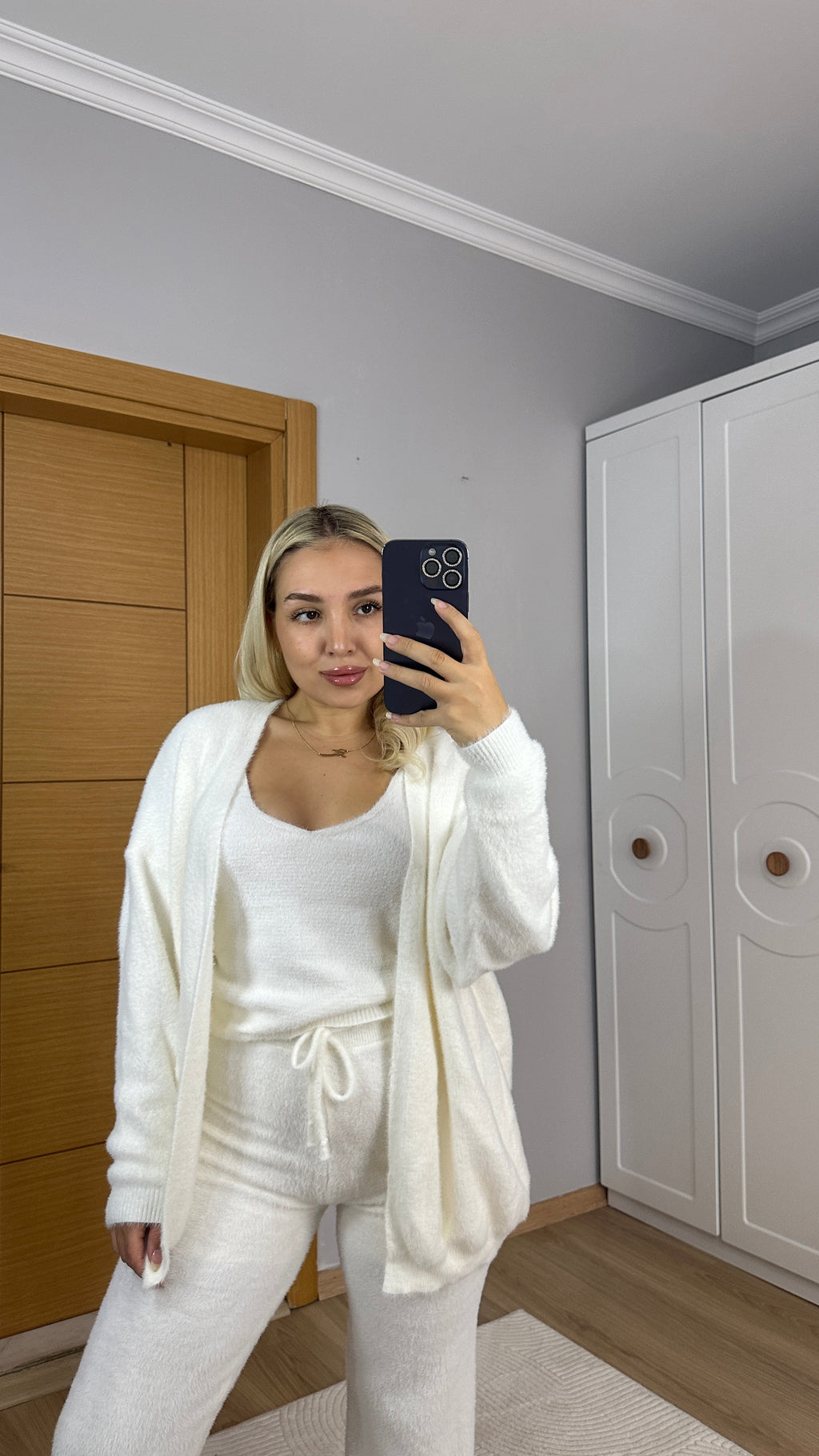 Peluş dokulu 3lü beyaz takım