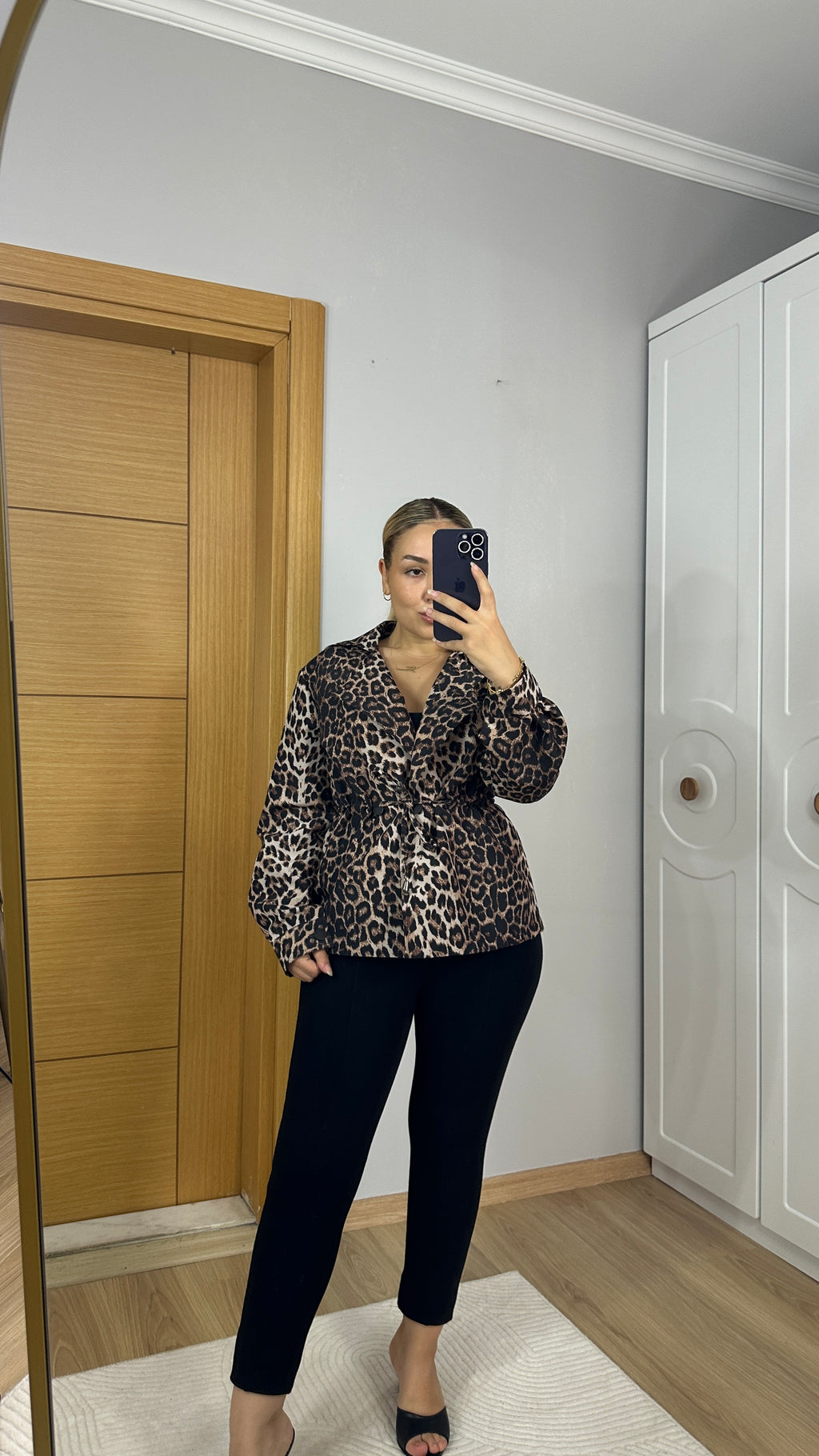 Premium dokulu leopar desen belden büzgülü ceket