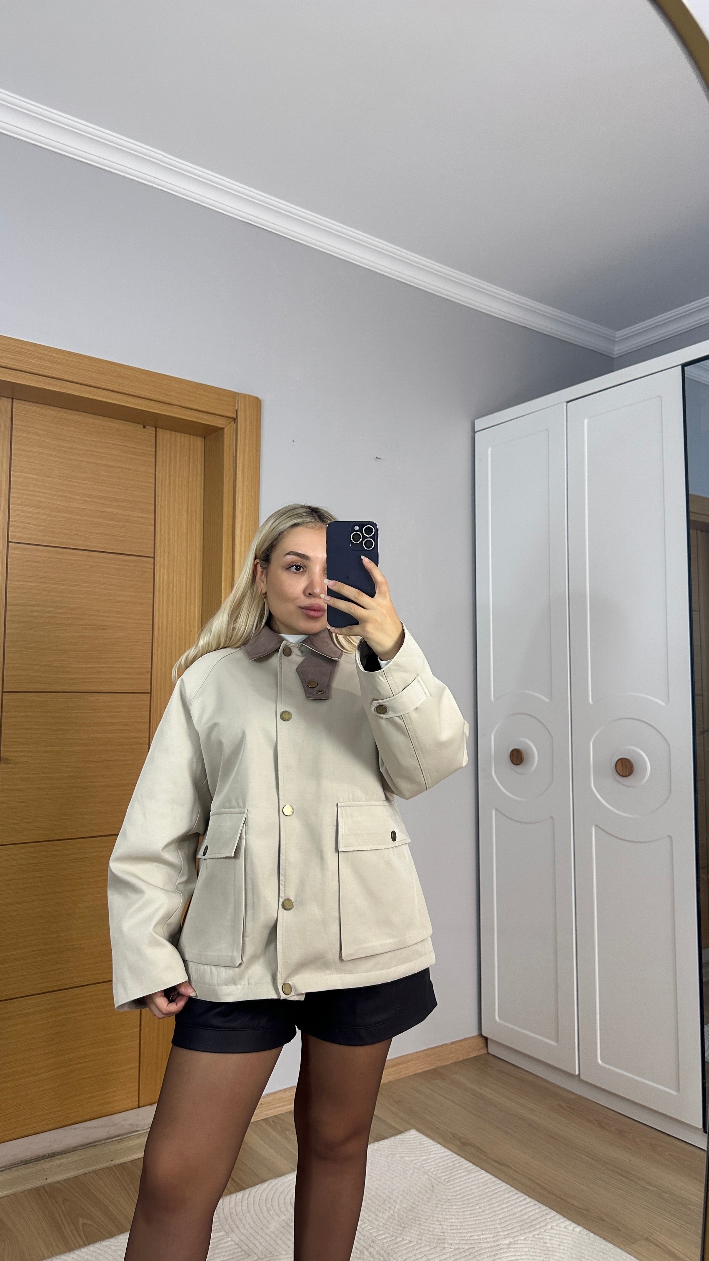 Bej içi dolgulu ceket - oversize form / kadife yaka detaylı