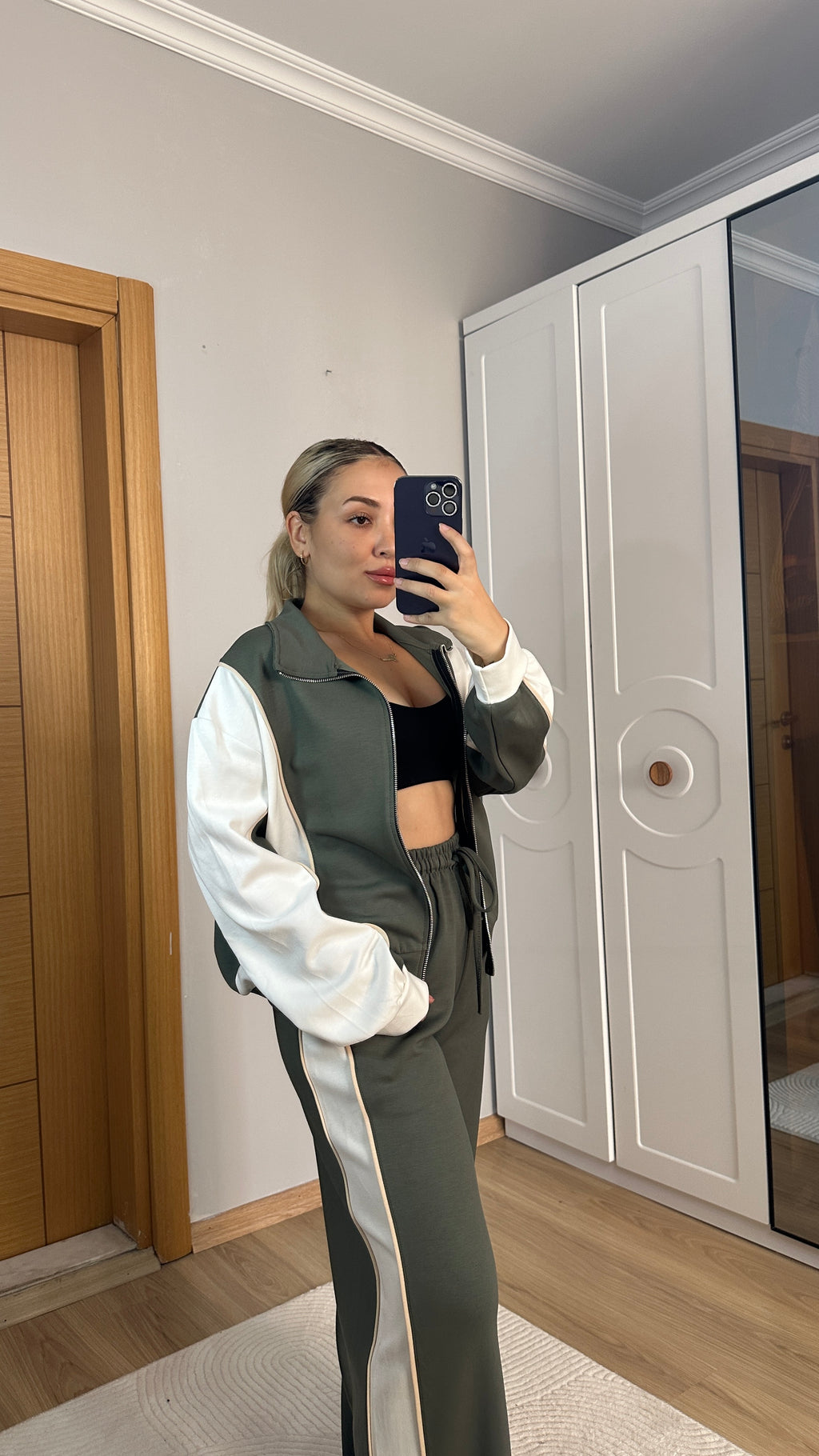 Haki yeşil ekru şeritli soft touch kumaş takım