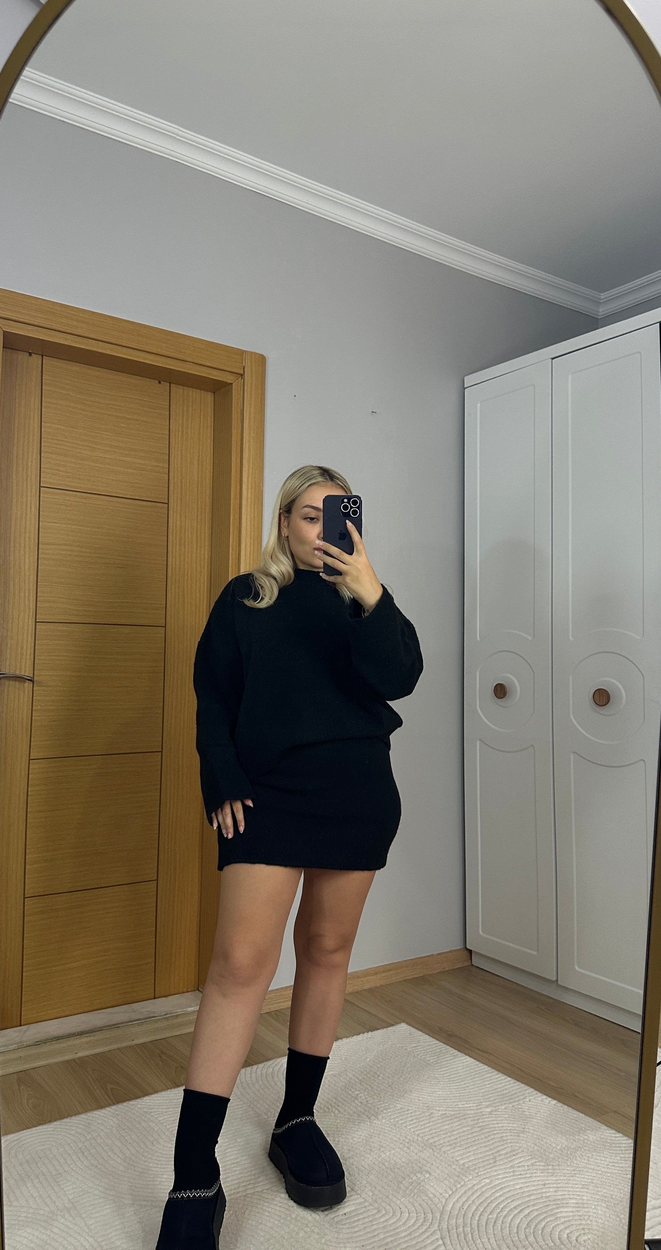 Peluş dokulu siyah etek takım