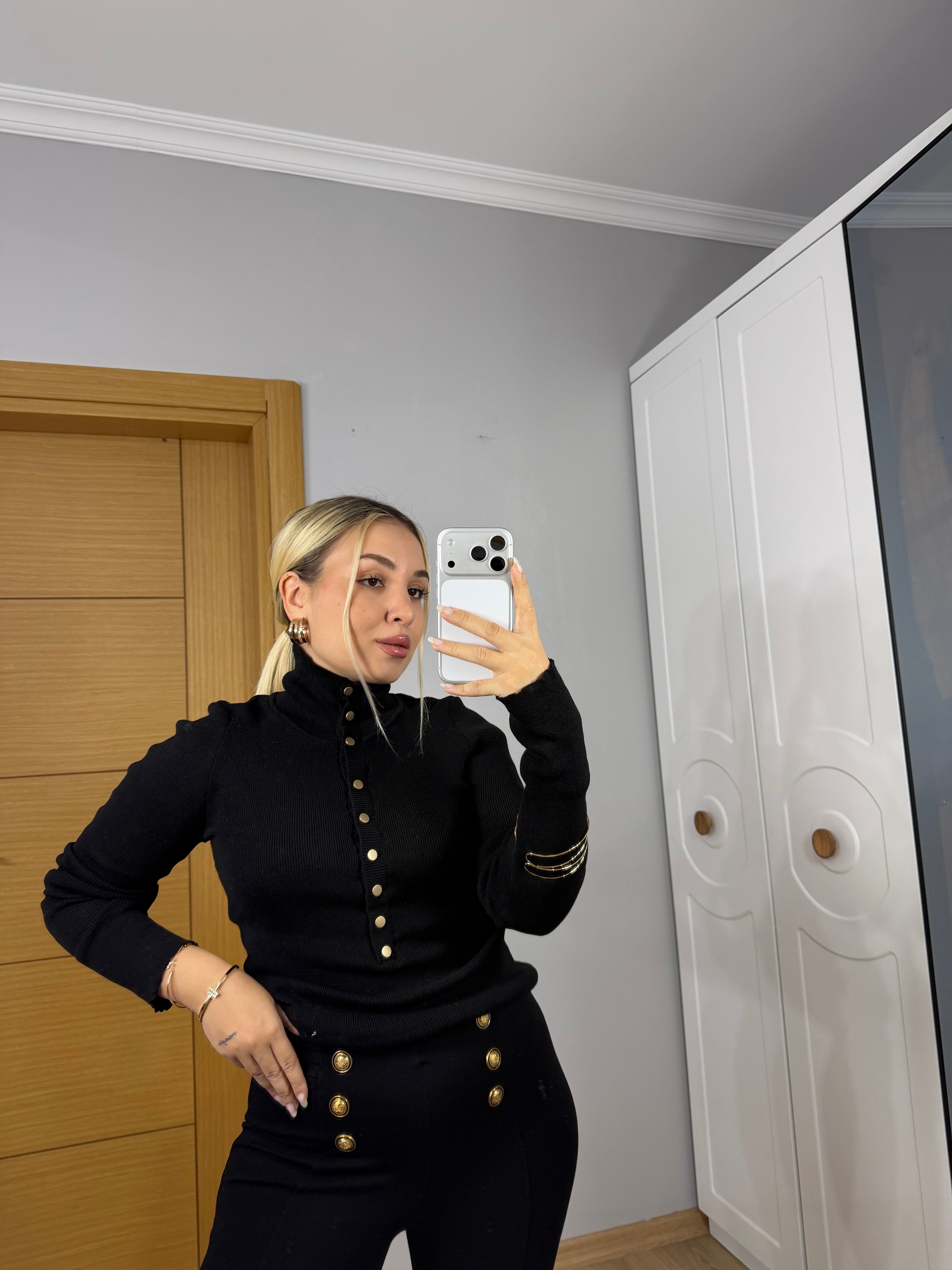 Fit Kalıp, Çıtçıt Düğmeli Şık Triko Bluz - Siyah