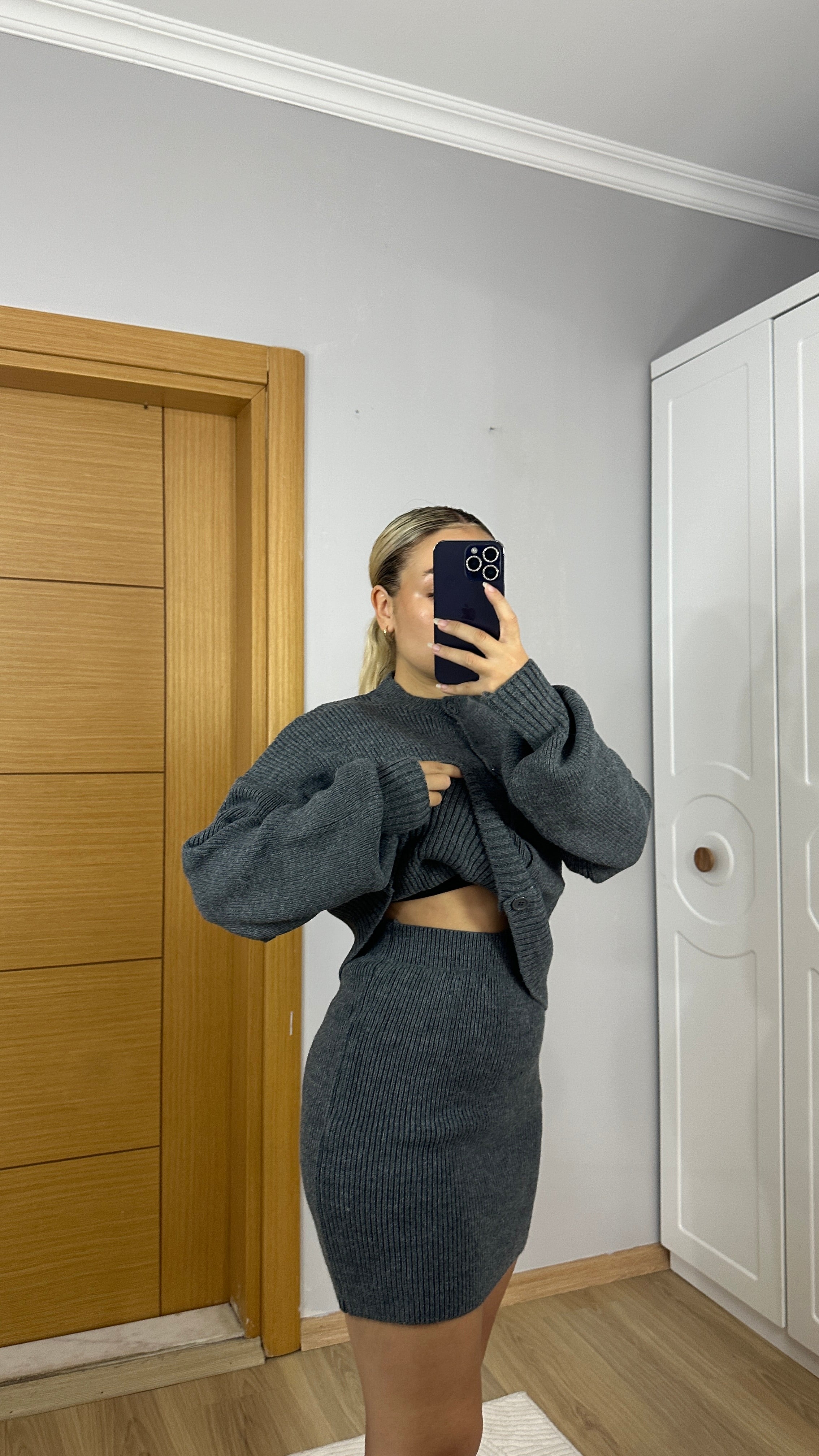 Düğmeli hırka ve etek antrasit takım