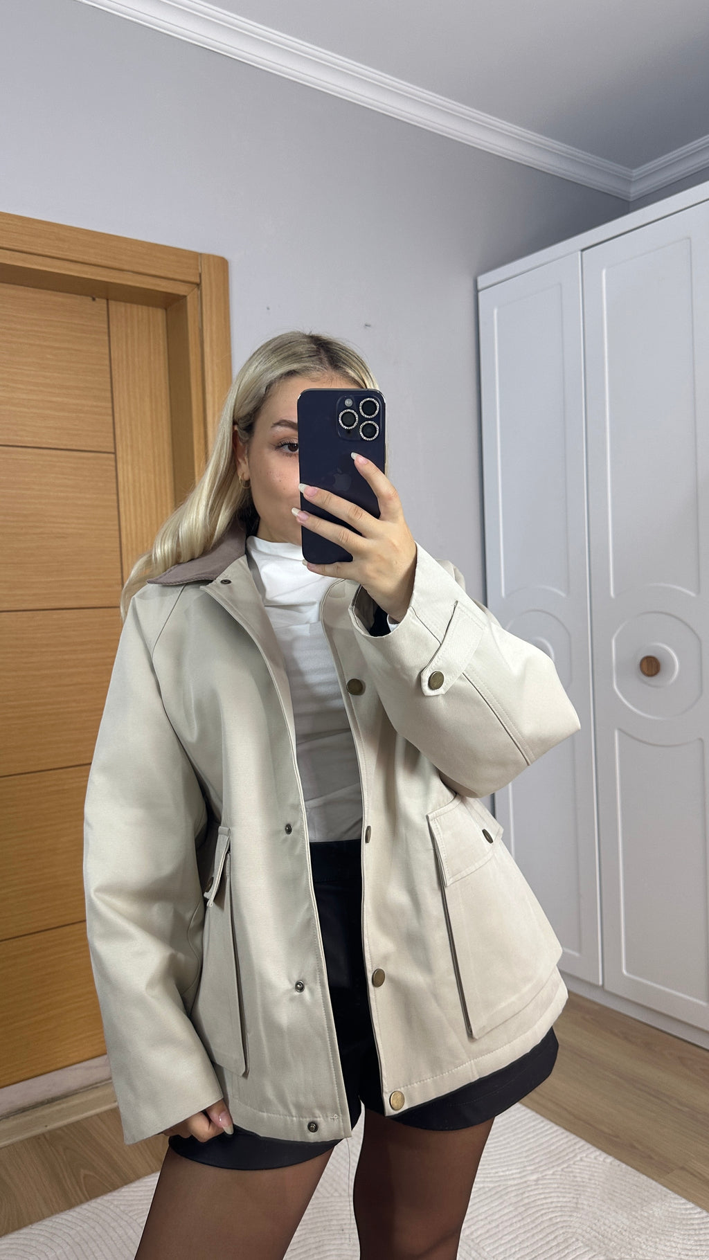 Bej içi dolgulu ceket - oversize form / kadife yaka detaylı