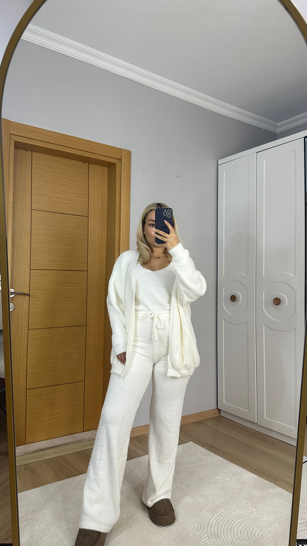 Peluş dokulu 3lü beyaz takım