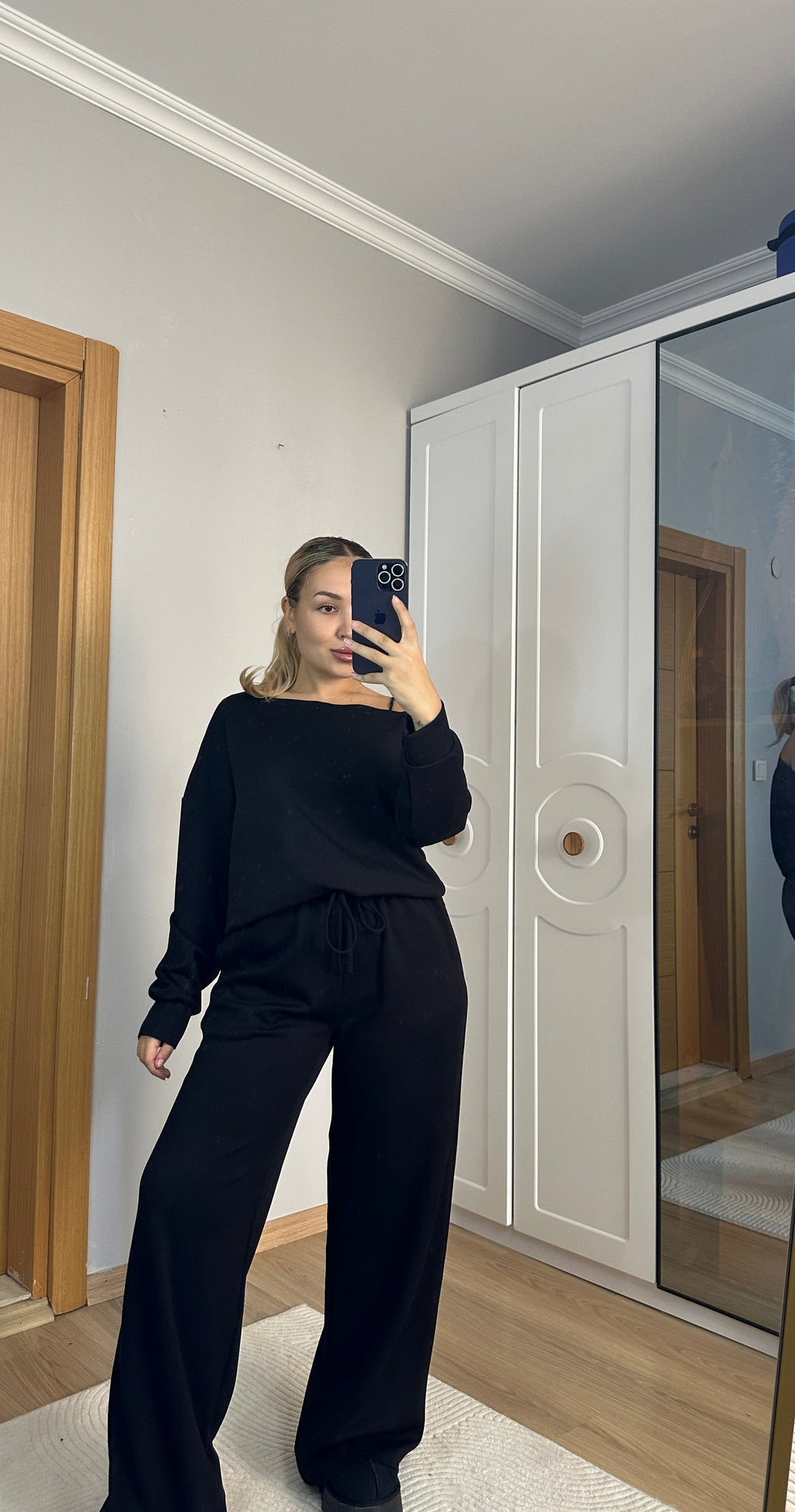 Soft- touch kumaş düşük omuz siyah takım