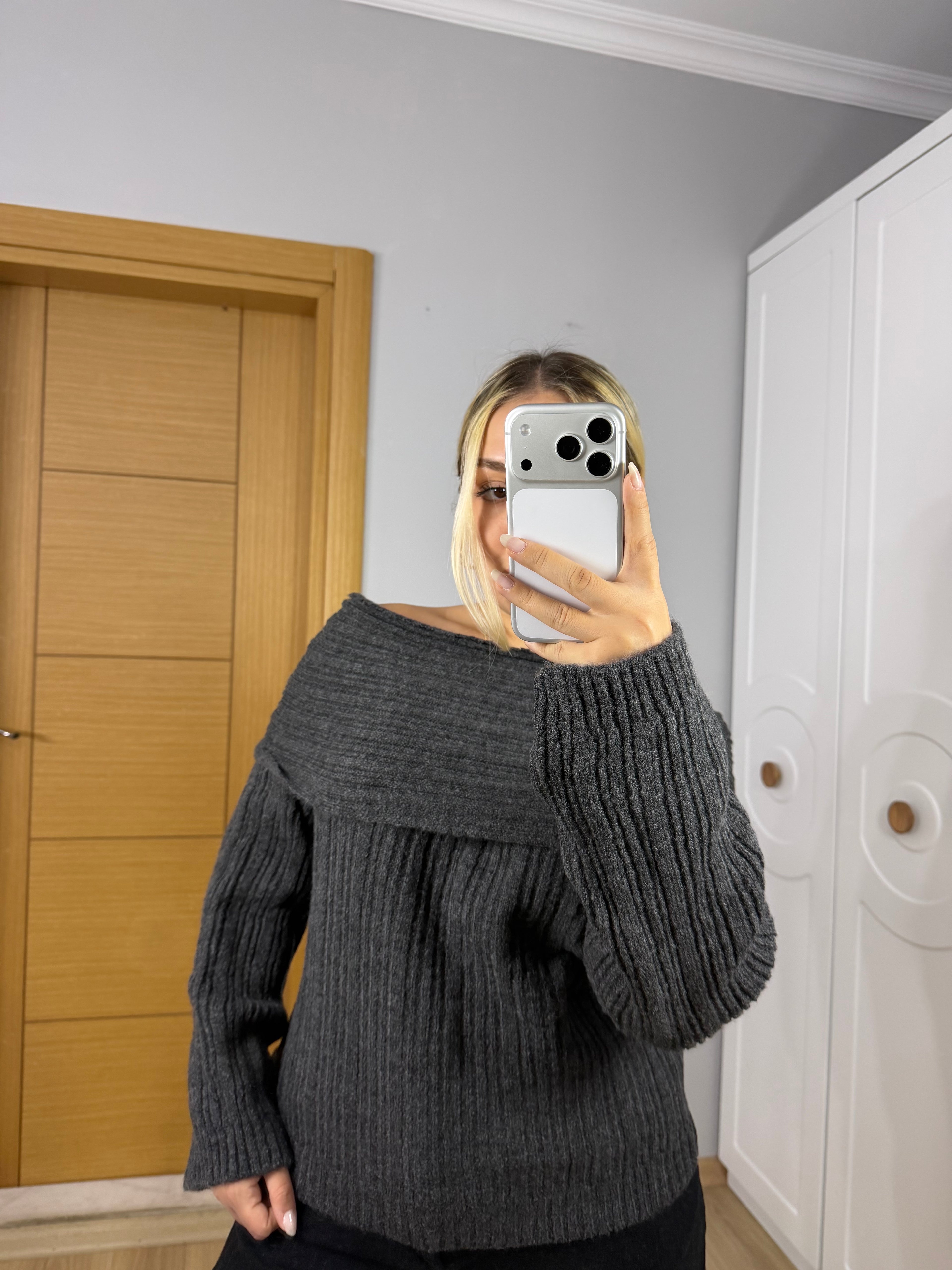 Kayık Yaka Yumuşak Dokulu Triko Kazak – Antrasit