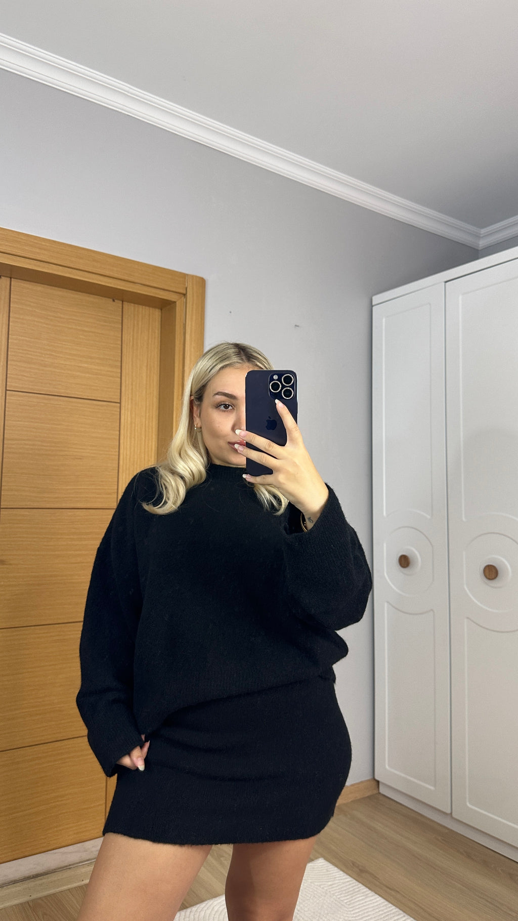 Peluş dokulu siyah etek takım