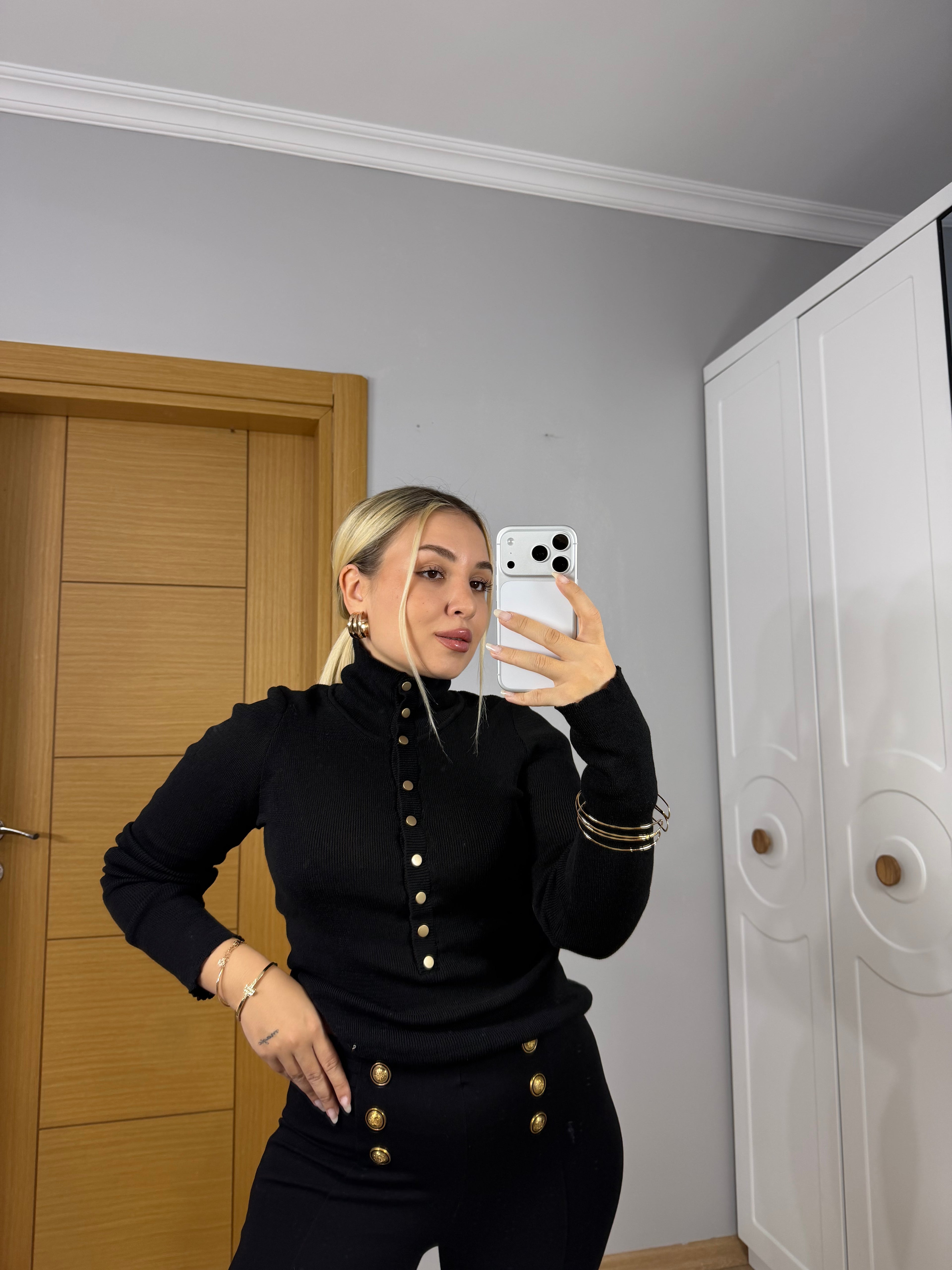 Fit Kalıp, Çıtçıt Düğmeli Şık Triko Bluz - Siyah