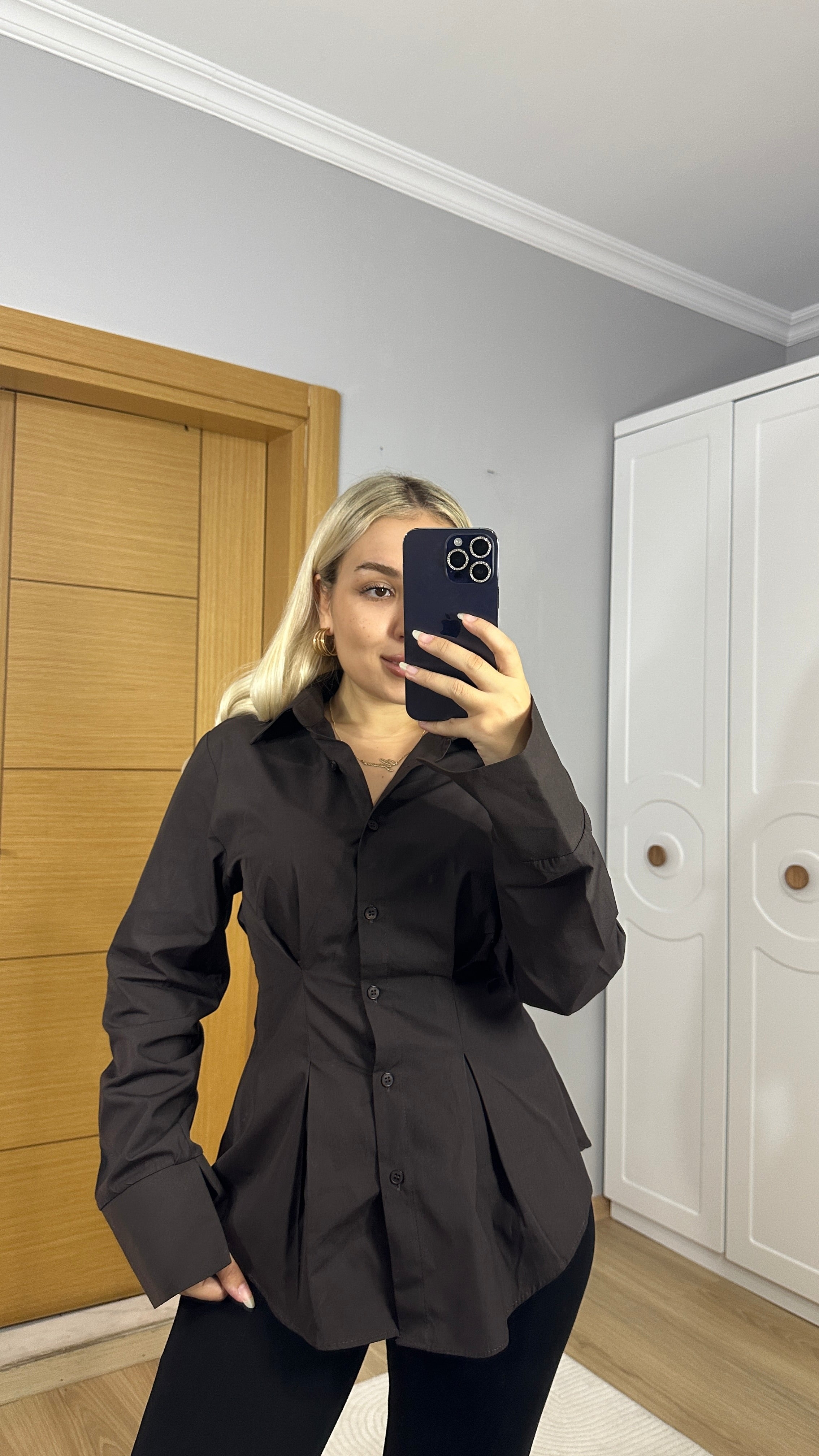 Belden oturtmalı acı kahve gömlek ￼