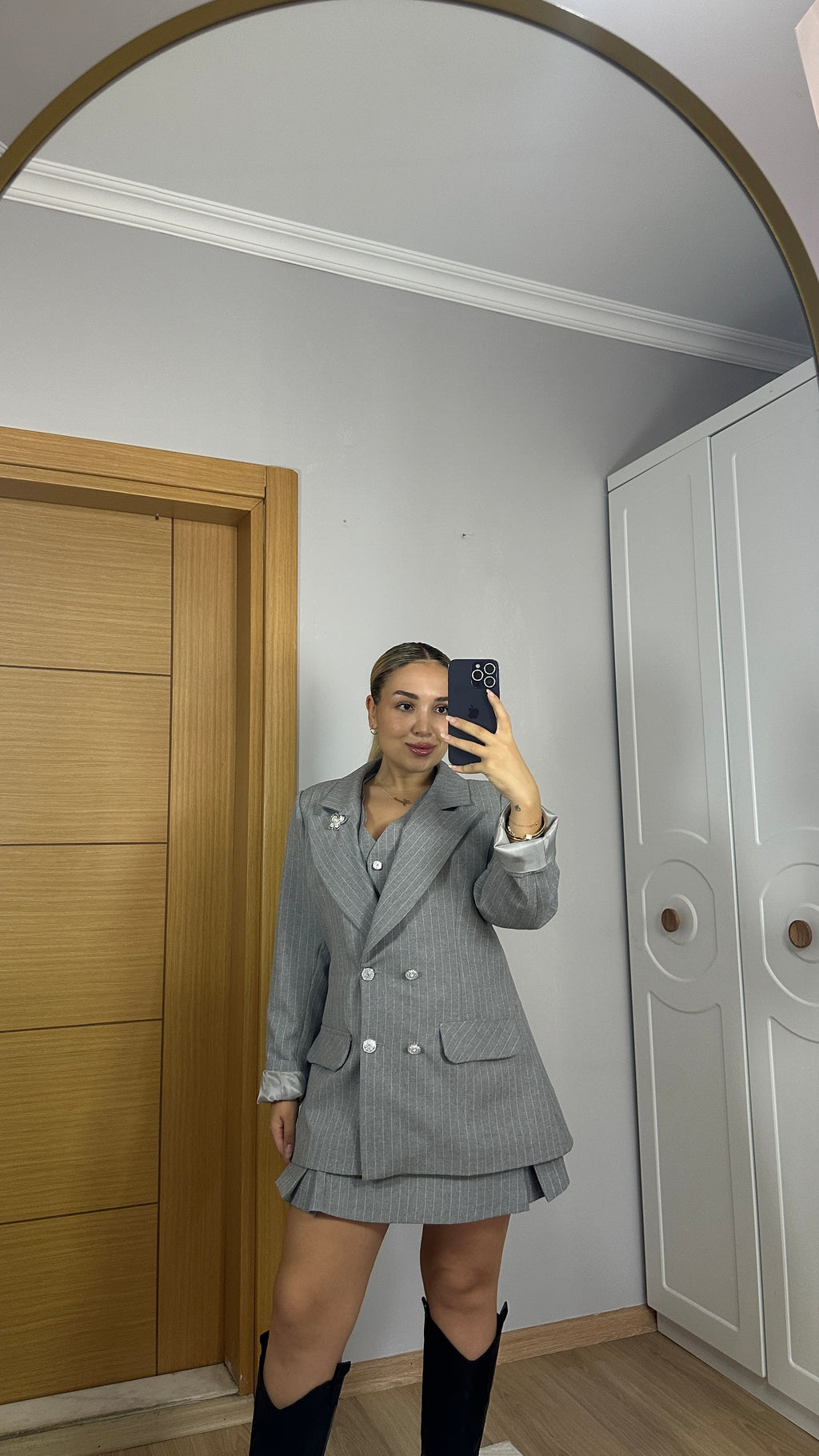 Gri çizgili düğme detay ceket yelek ve şortlu etek 3lü takım