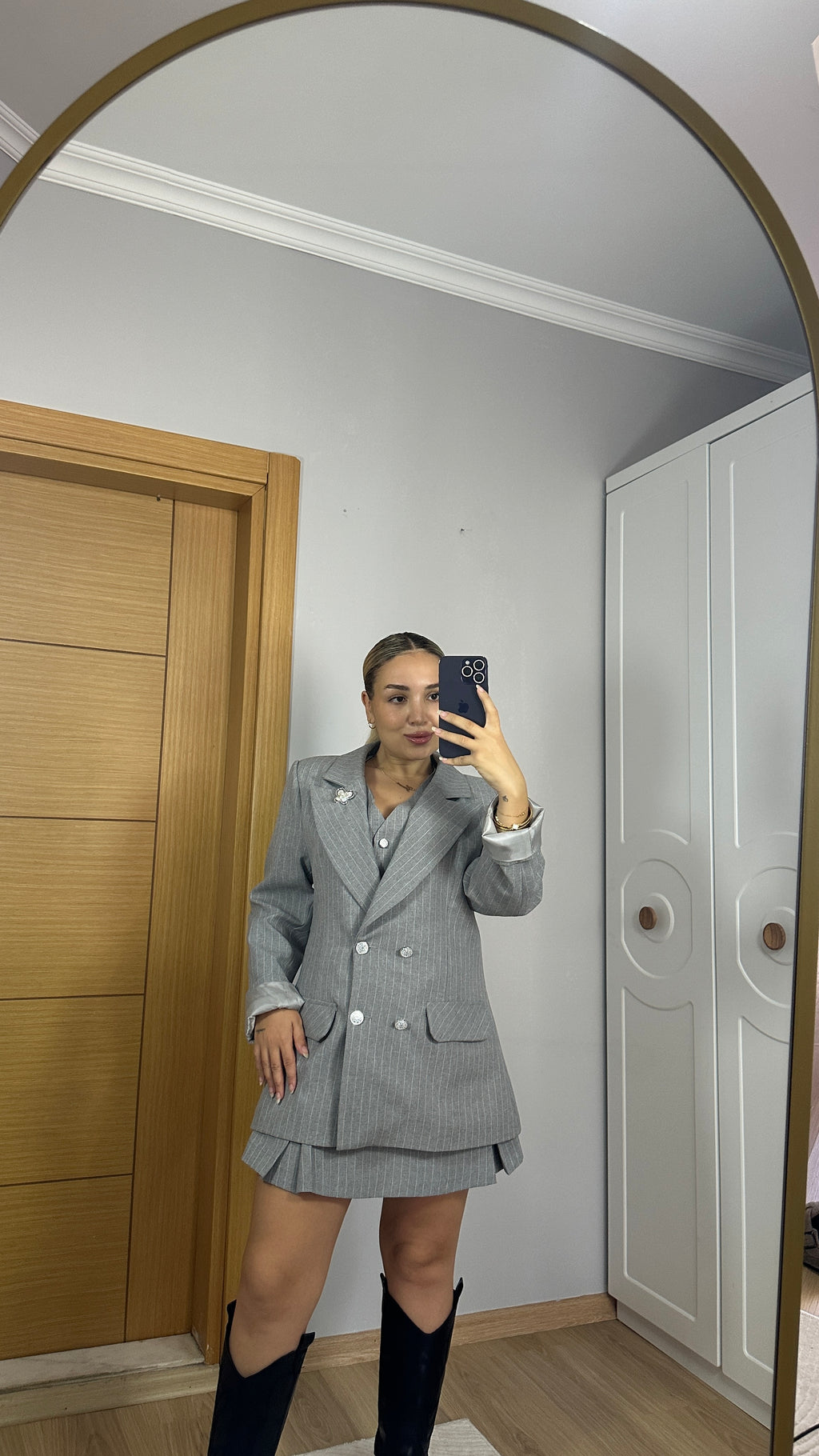 Gri çizgili düğme detay ceket yelek ve şortlu etek 3lü takım