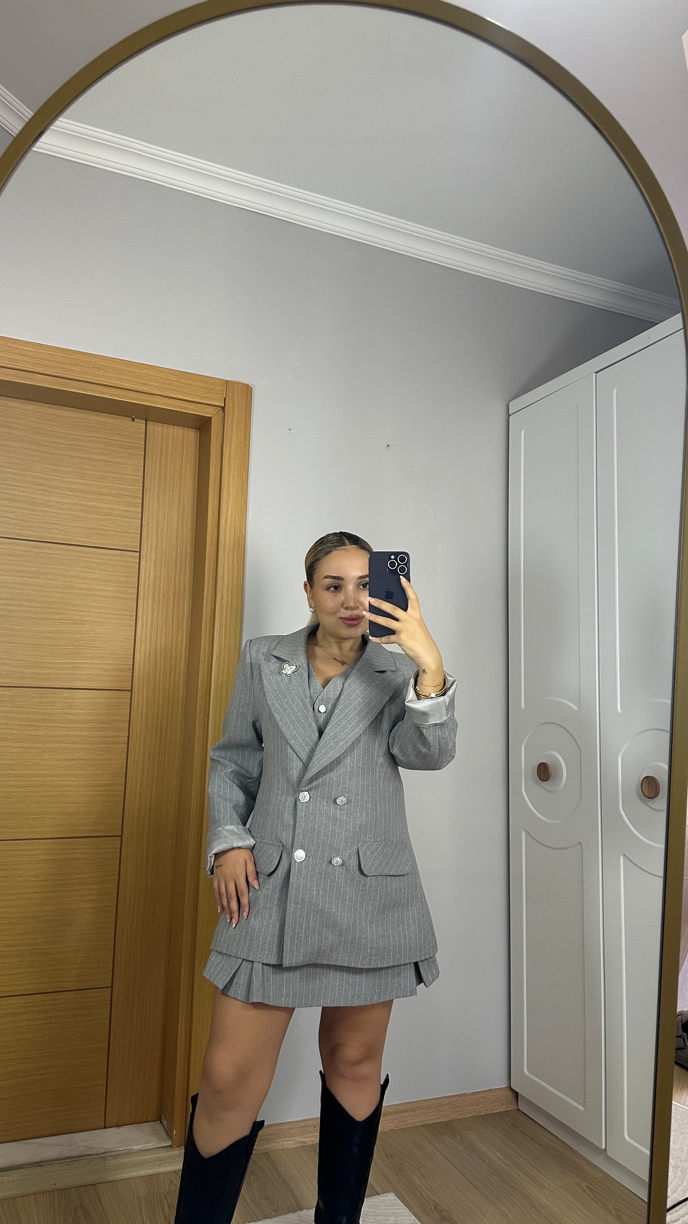 Gri çizgili düğme detay ceket yelek ve şortlu etek 3lü takım