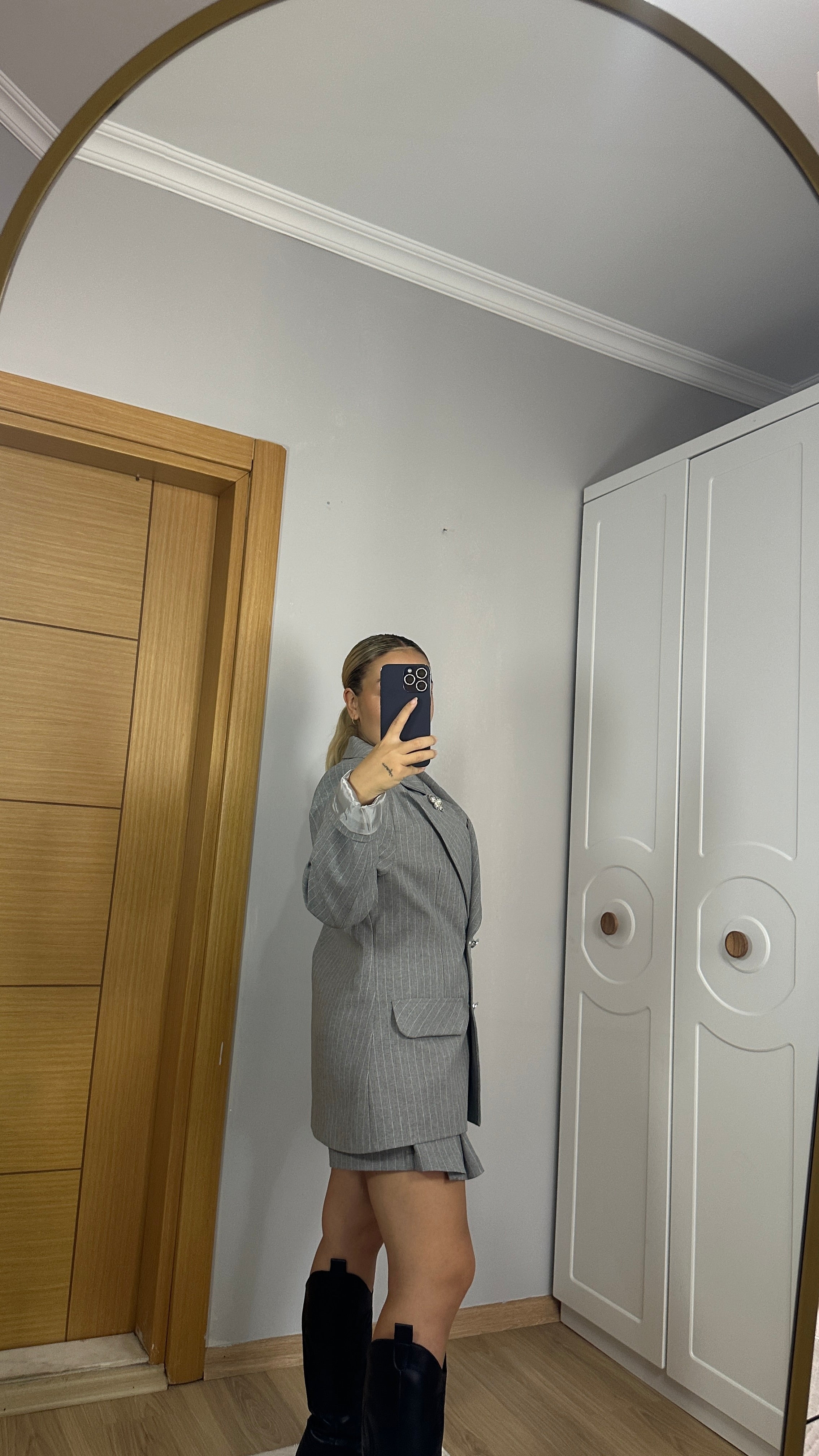 Gri çizgili düğme detay ceket yelek ve şortlu etek 3lü takım